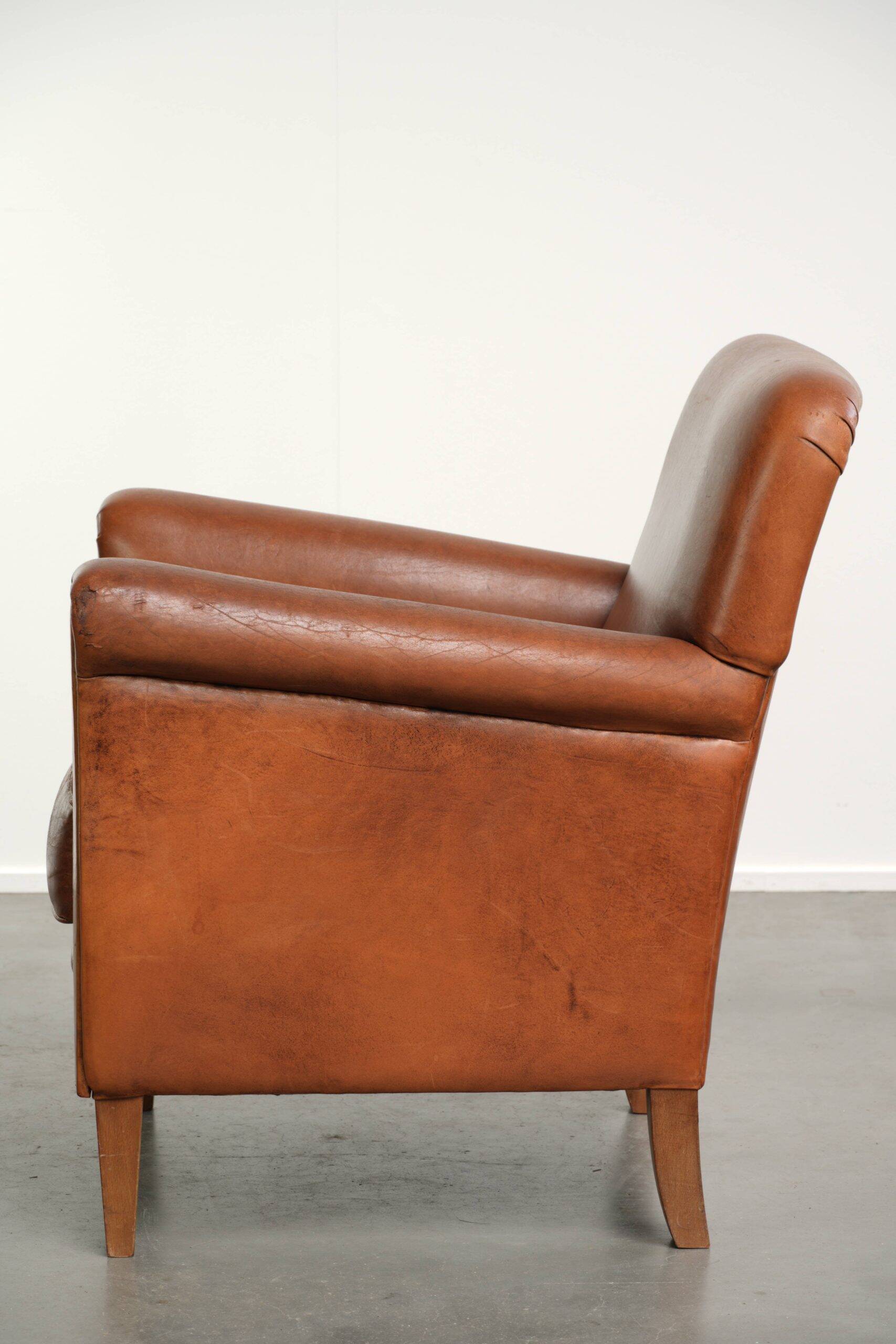 Timeless sheepskin armchair with beautiful colours and a good design