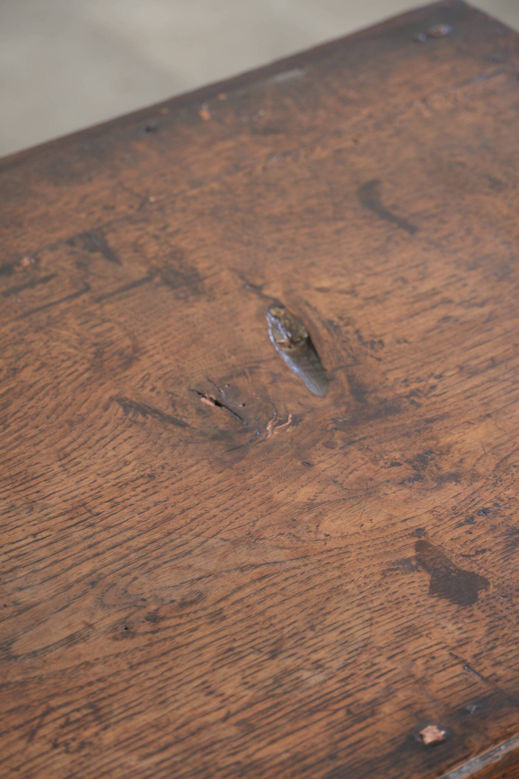 Table basse anglaise antique de style lowboy du XVIIIe siècle en chêne.