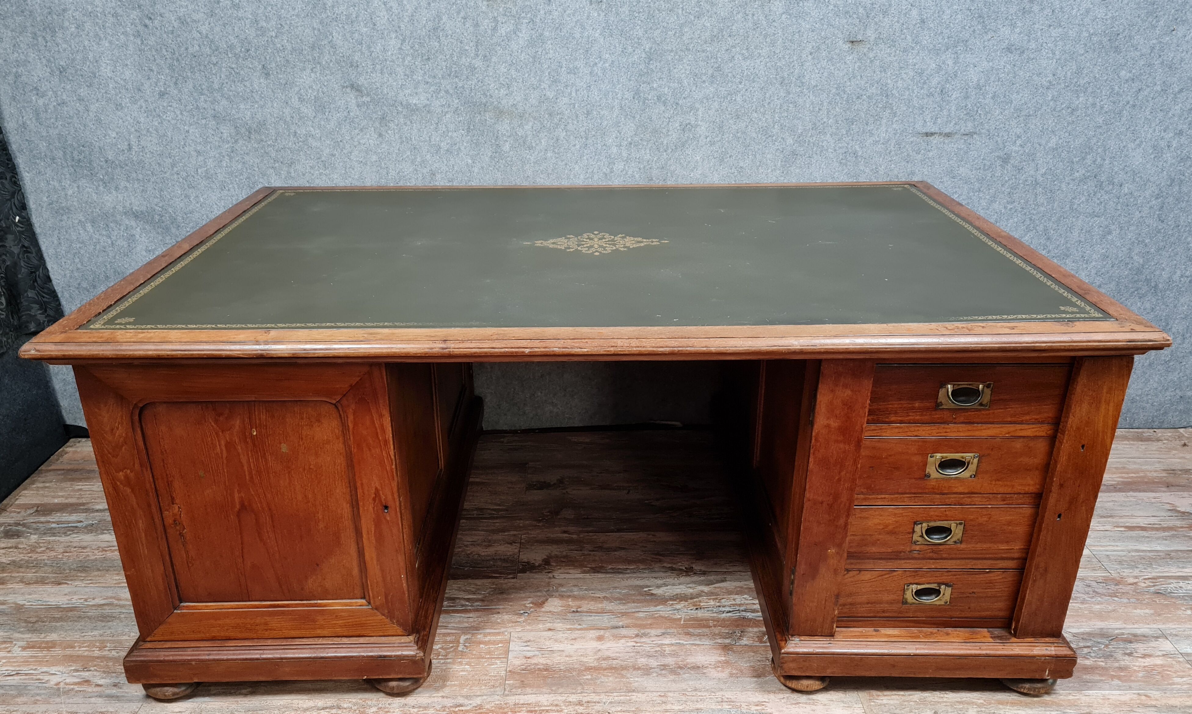 Trade furniture: double-sided desk in oak stained Napoleon III era around 1880