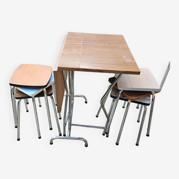 Table + stools