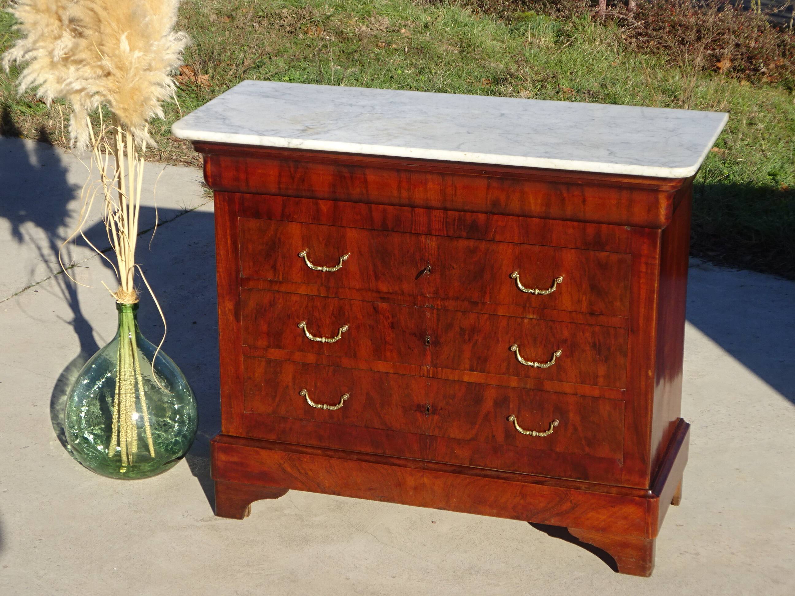 Commode en acajou et marbre blanc époque Restauration