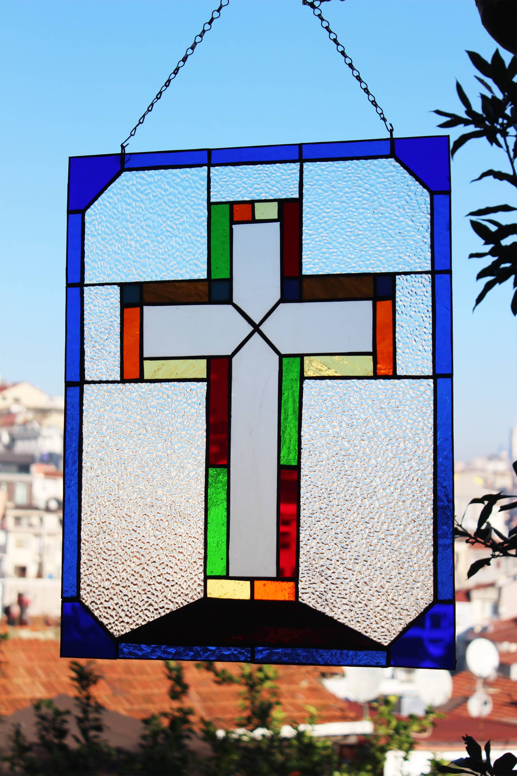 Vitrail décoratif Croix – Verre coloré fait main, 40 × 60 cm