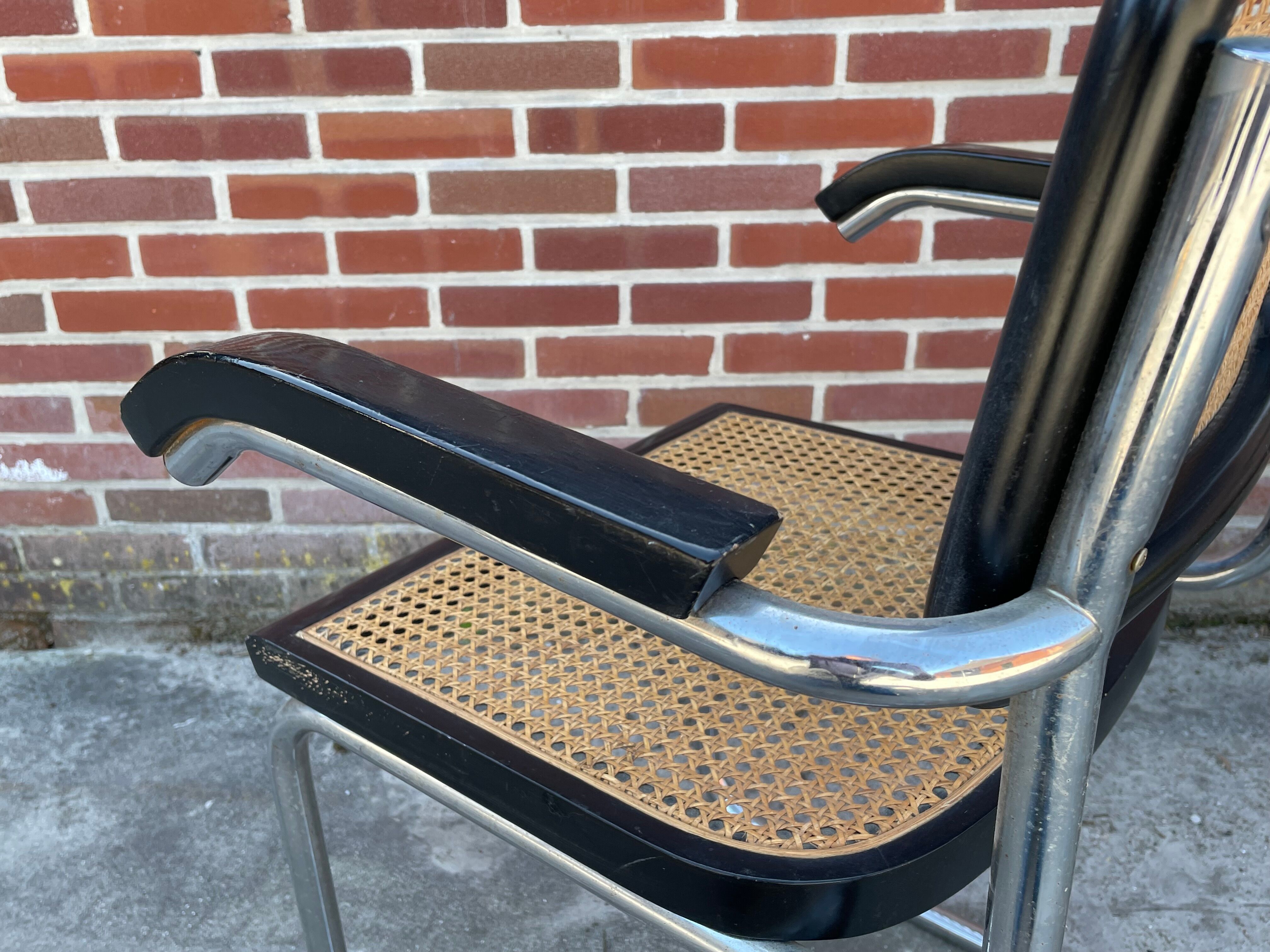 Set of 4 chairs model B64 Cesca with armrests in Black and Chrome