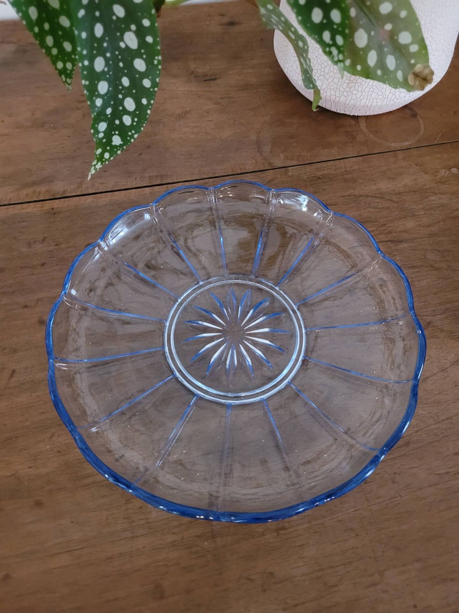 Plateau en verre bleu rond