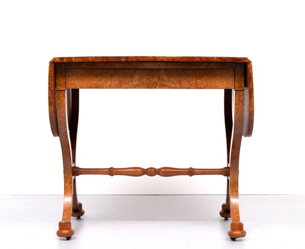 Table de bureau ou de canapé antique en placage de bois de ronce de style Empire hollandais