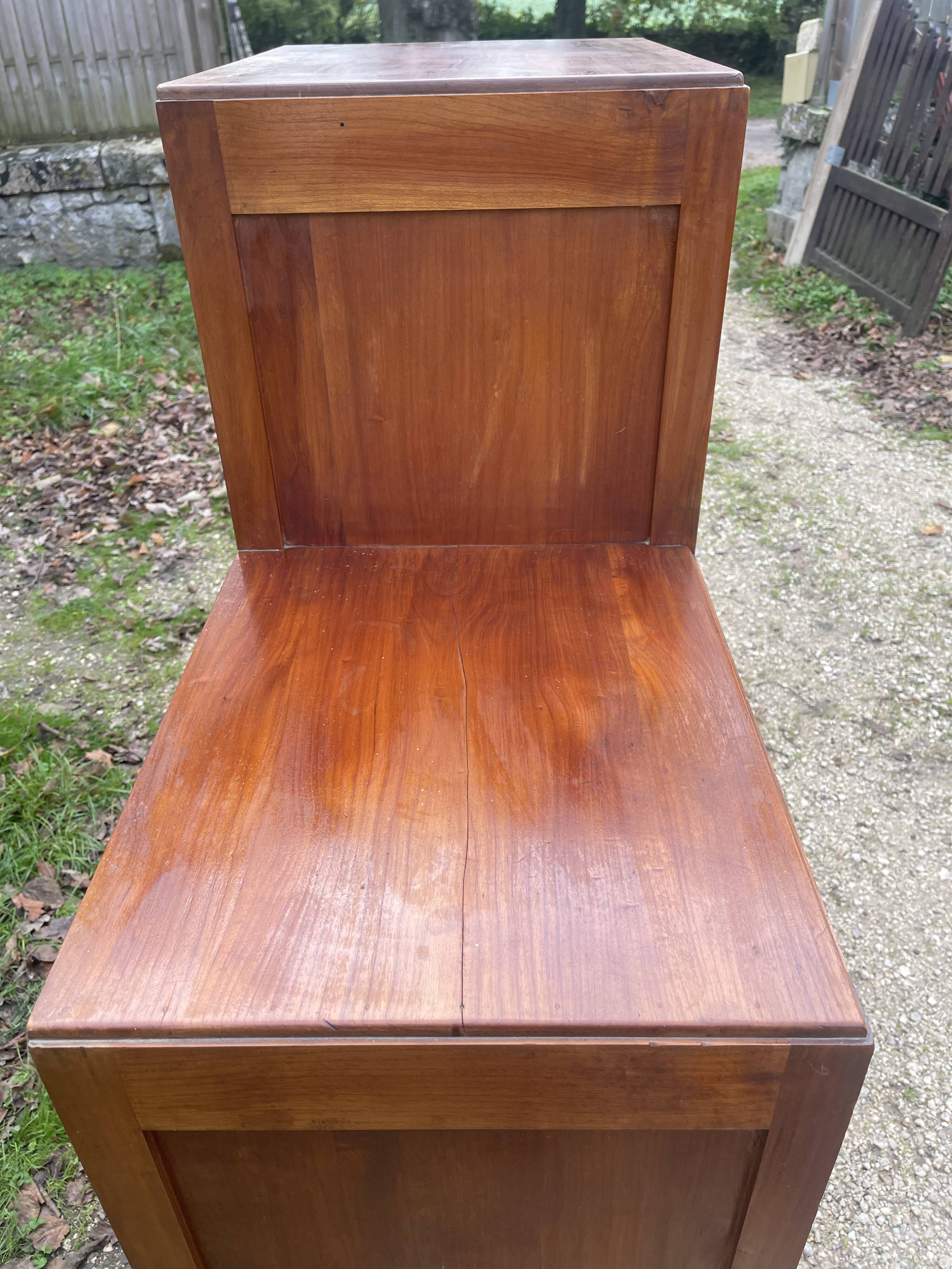 Asymmetrical cabinet