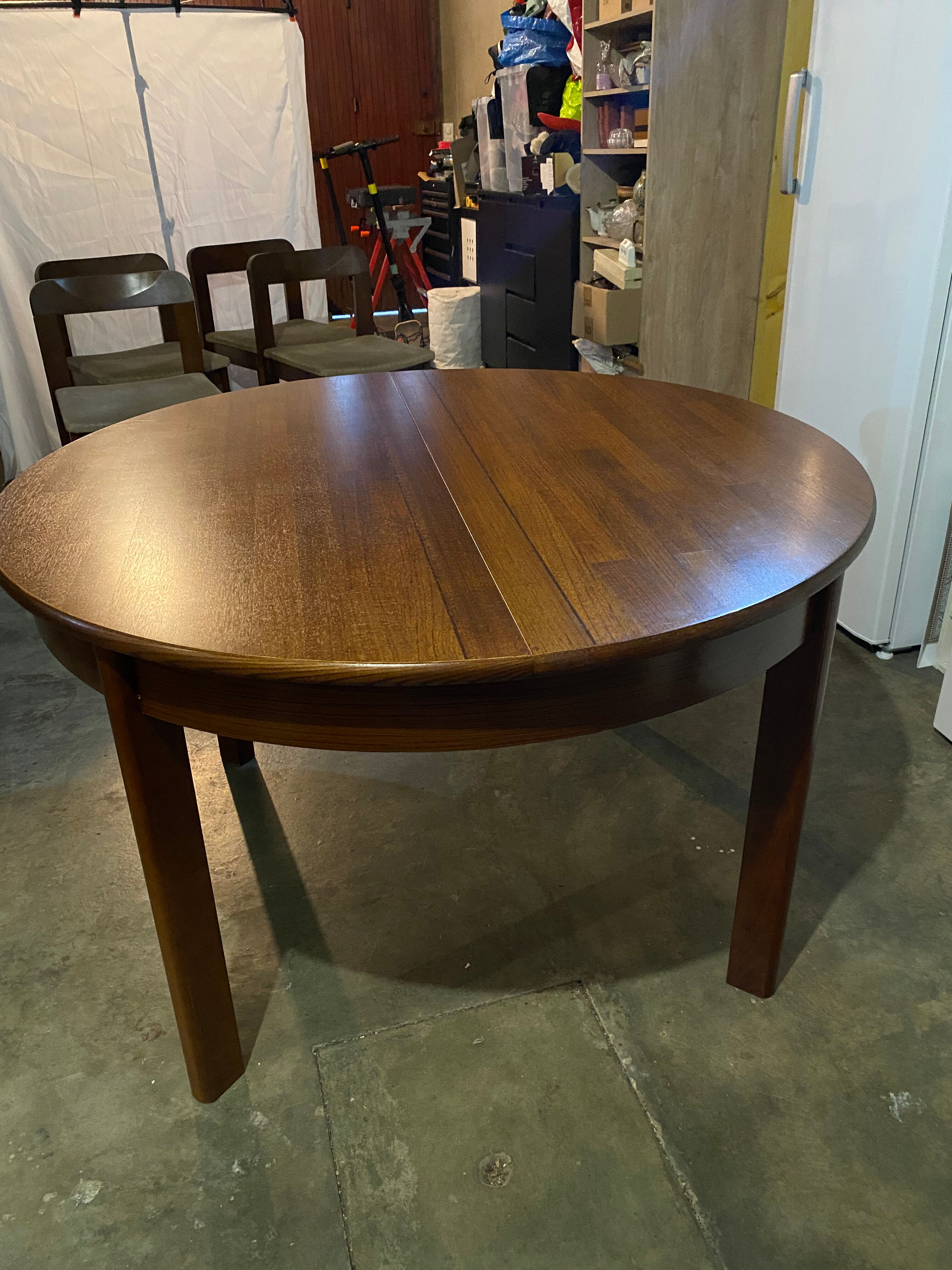 Scandinavian table