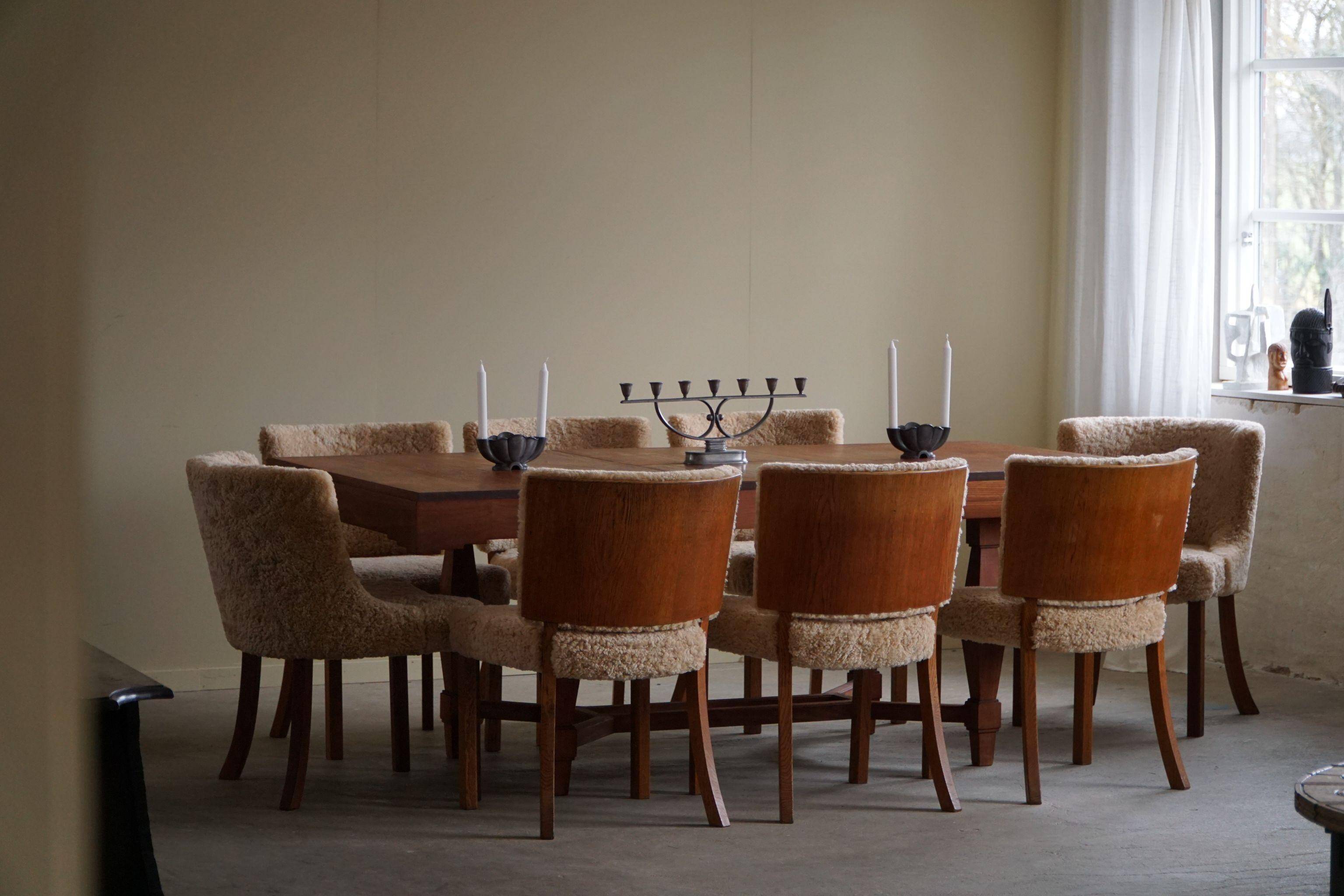 Art Deco dining table in teak, with butterfly extension, Danish cabinetmaker, 1940s.