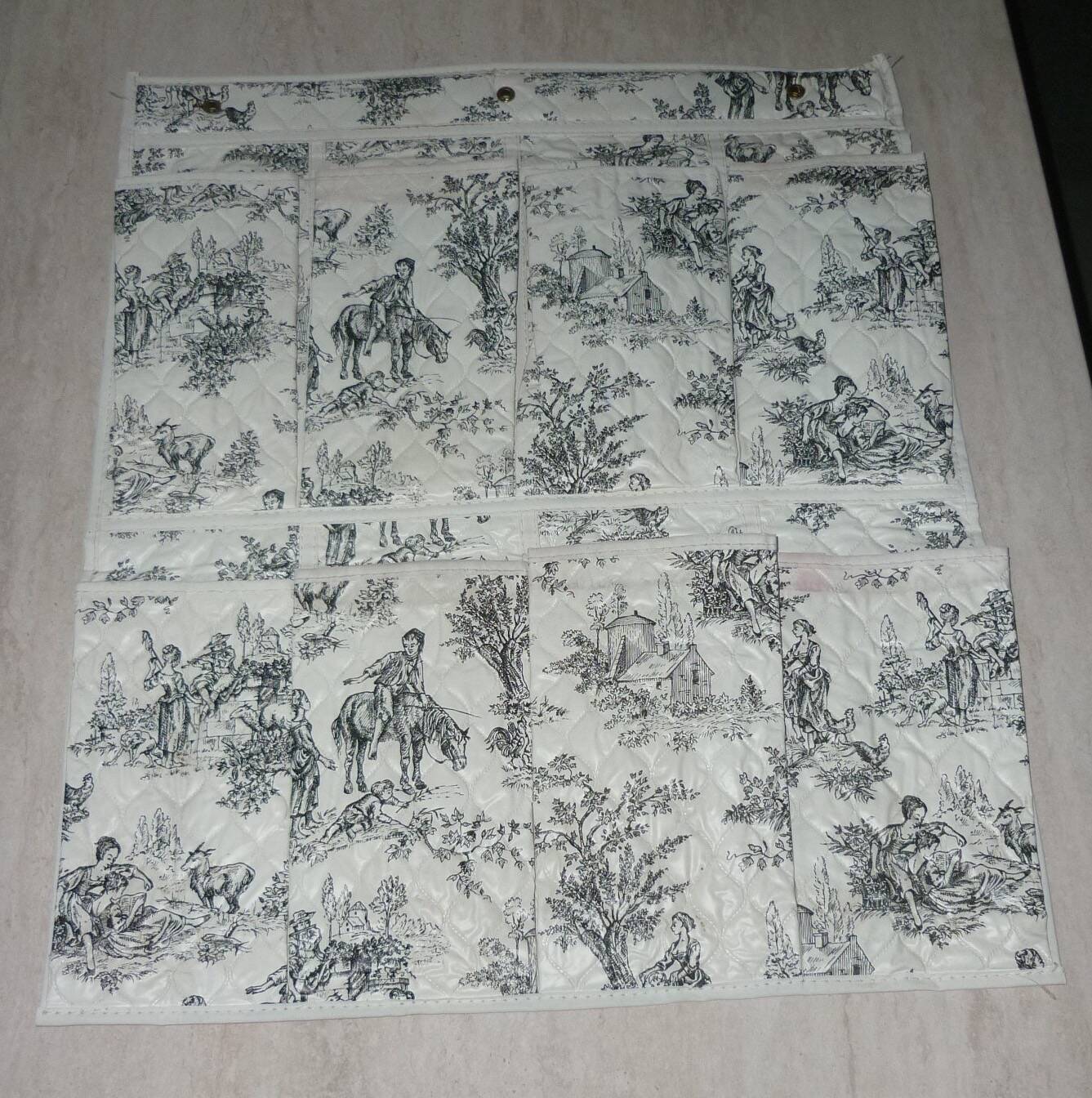 Rangement mural à soufflets