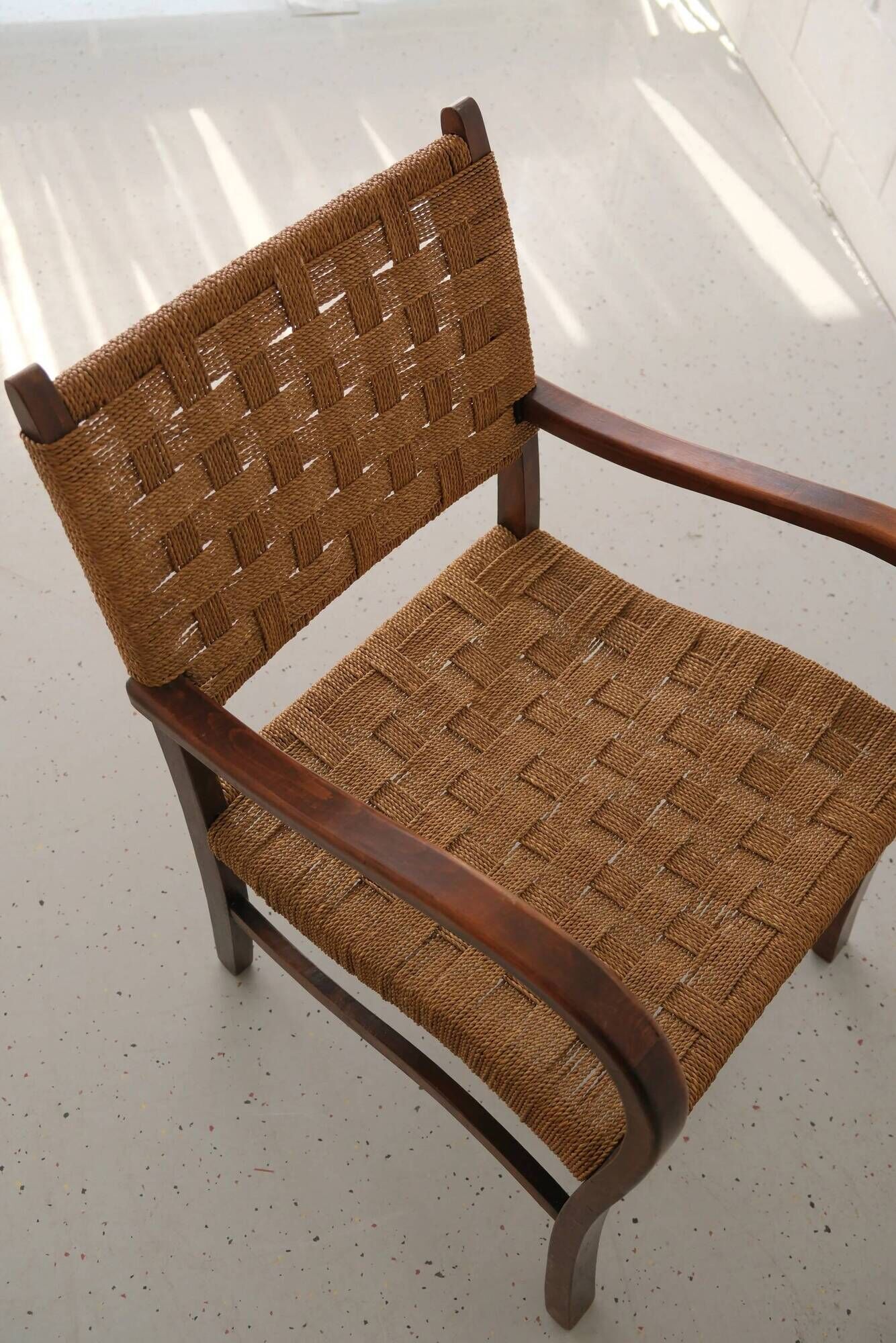 2 lounge chairs with cord