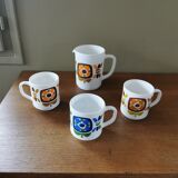 Set of 3 cups and a vintage Mobil pourer