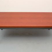 Table basse des années 1960 en teck et métal