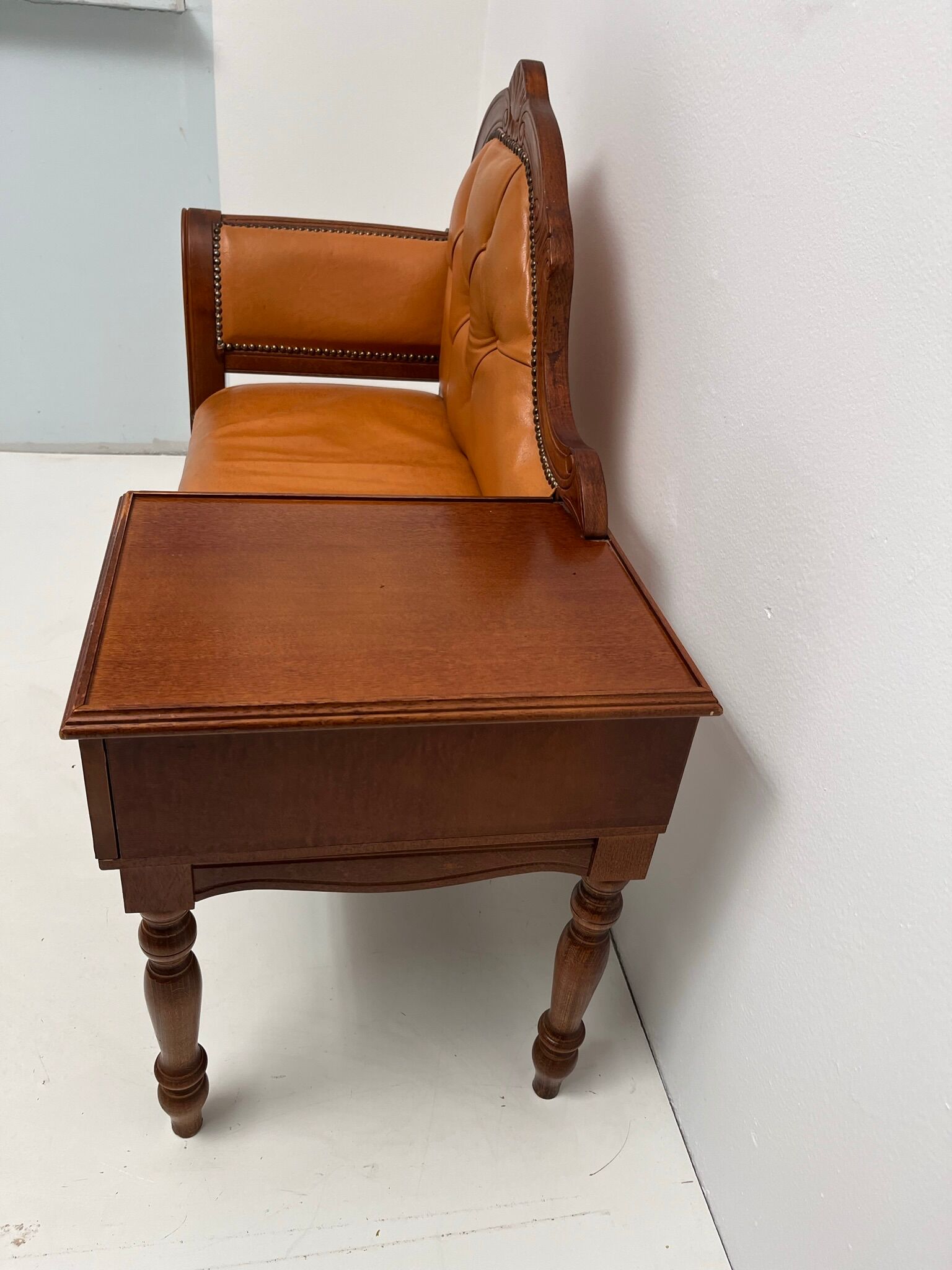 Telephone cabinet 50s