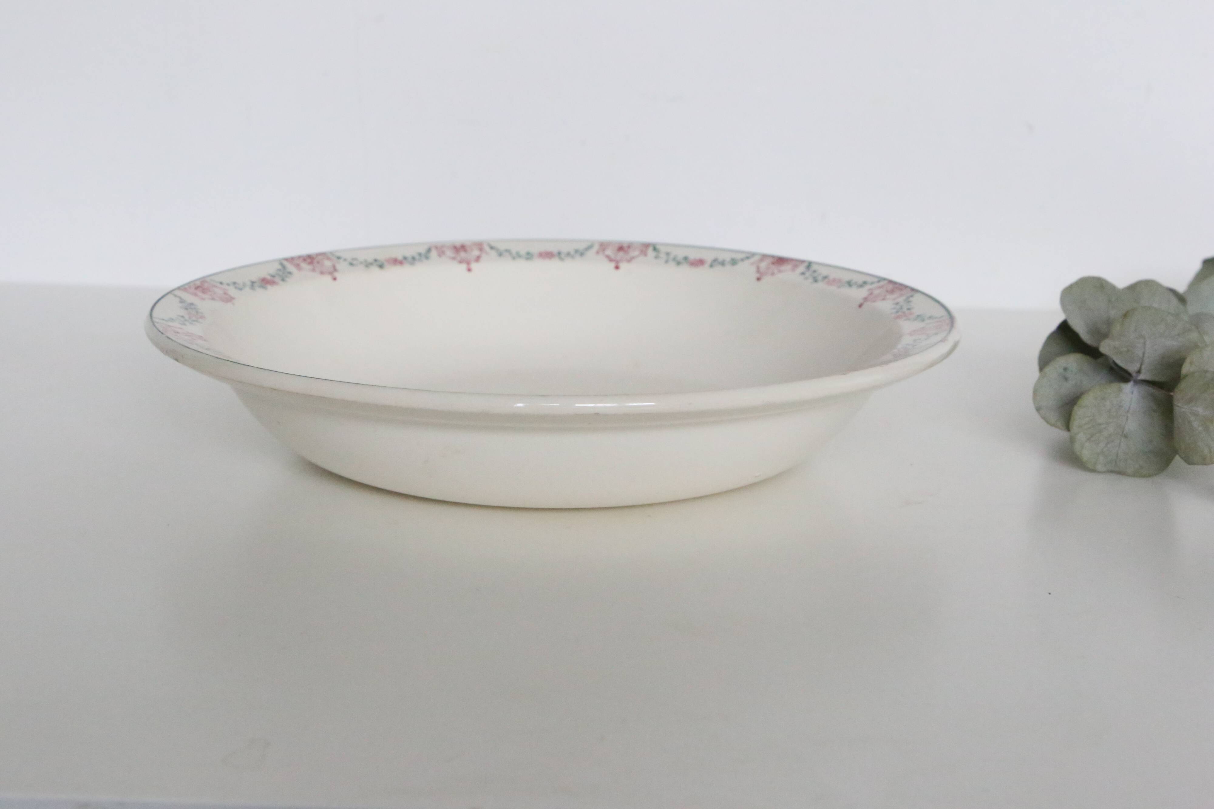 Plat rond et creux terre de fer, Longwy, 1930