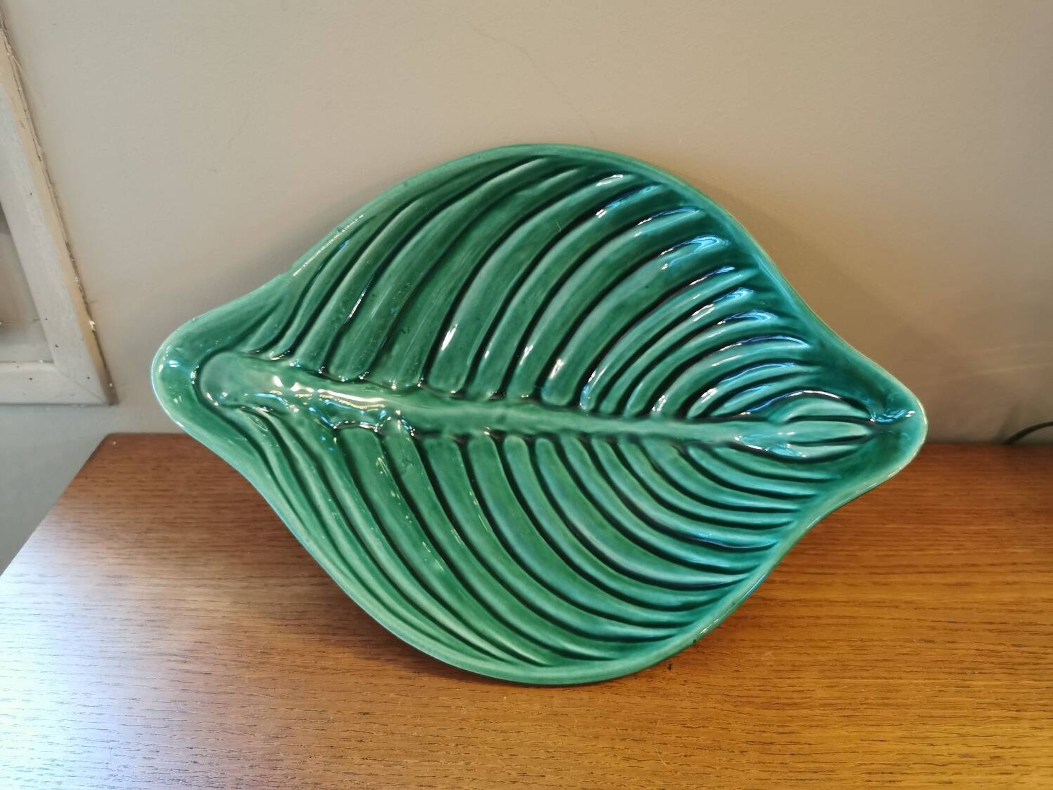 Coupe vintage en barbotine forme feuille