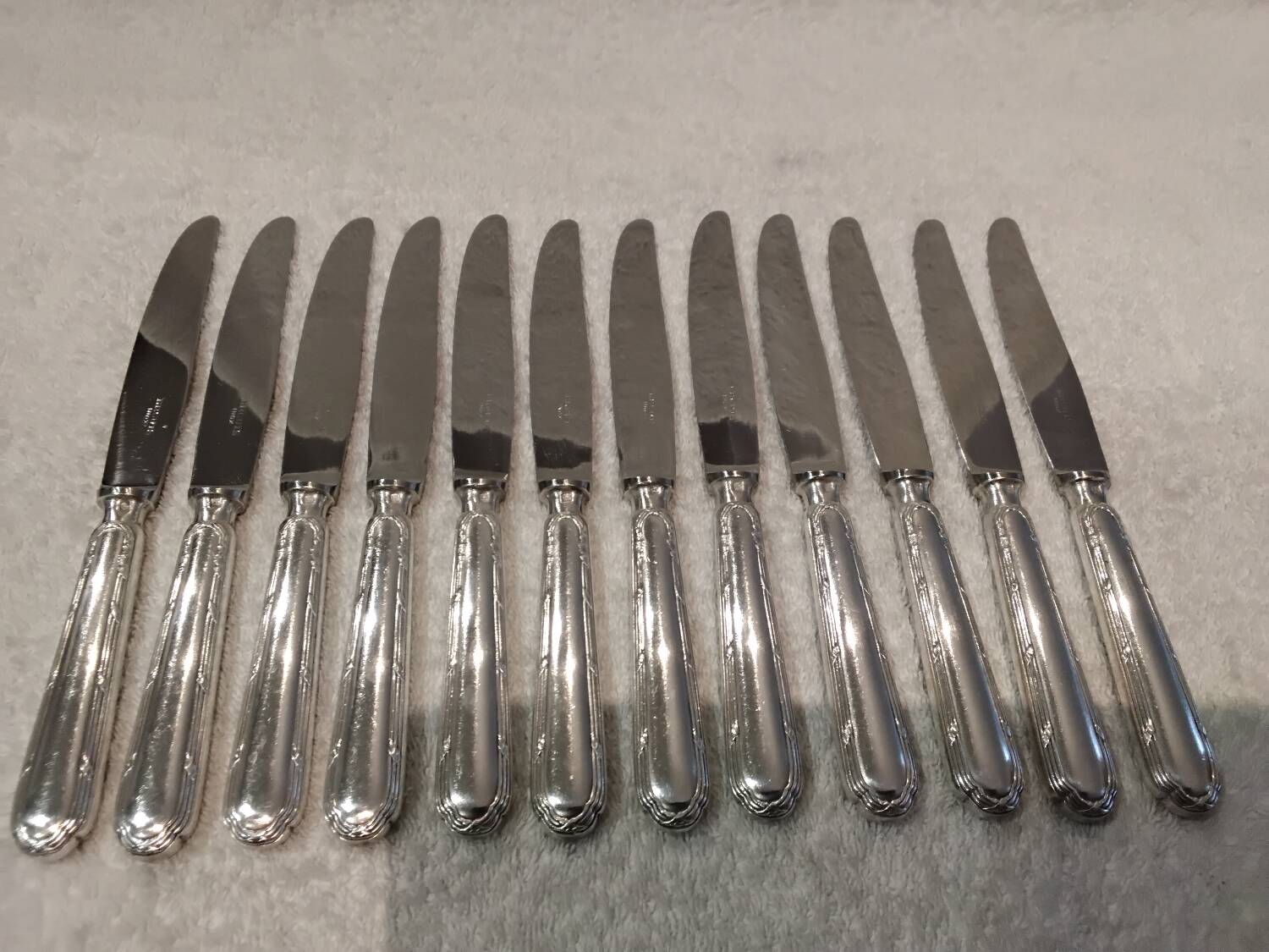 12 silver plated dessert knives, goldsmith Ercuis Louis XVI Trianon