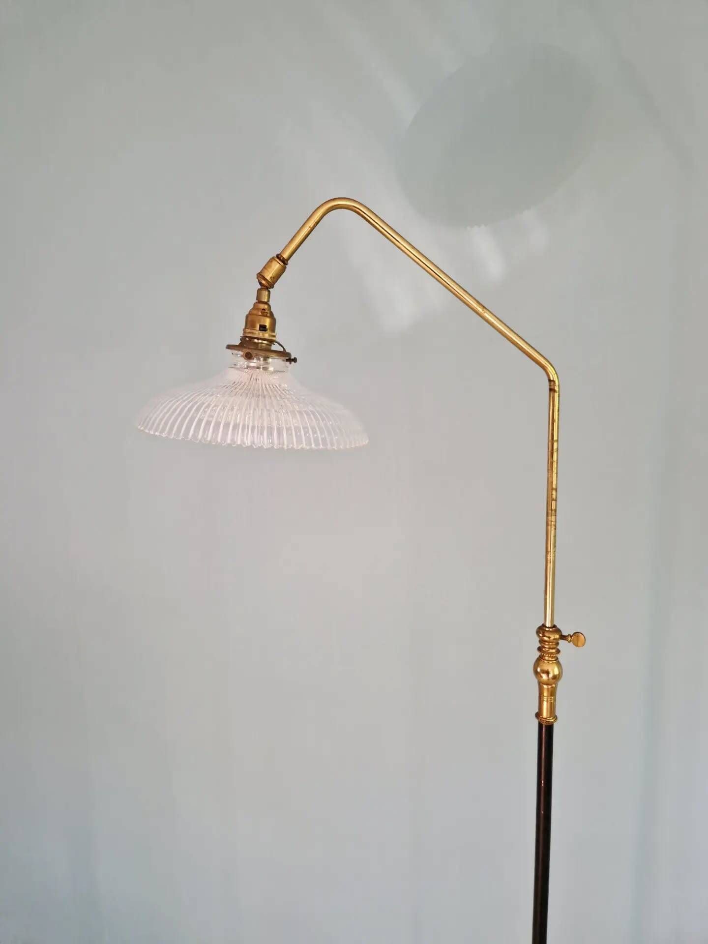 Lampadaire articulé, pied tripode, Mid-century, France, 1950