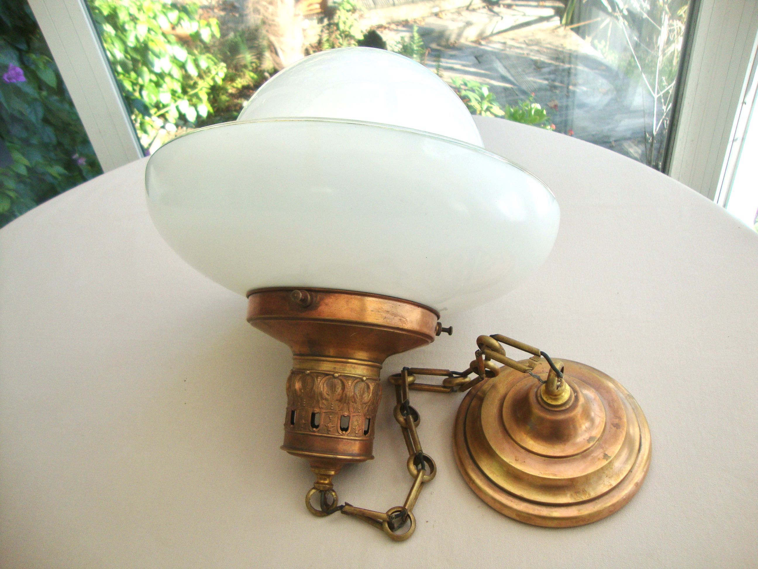 Opaline suspension at the end of the 19th century