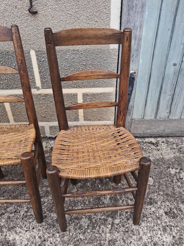 3 chaises rustiques