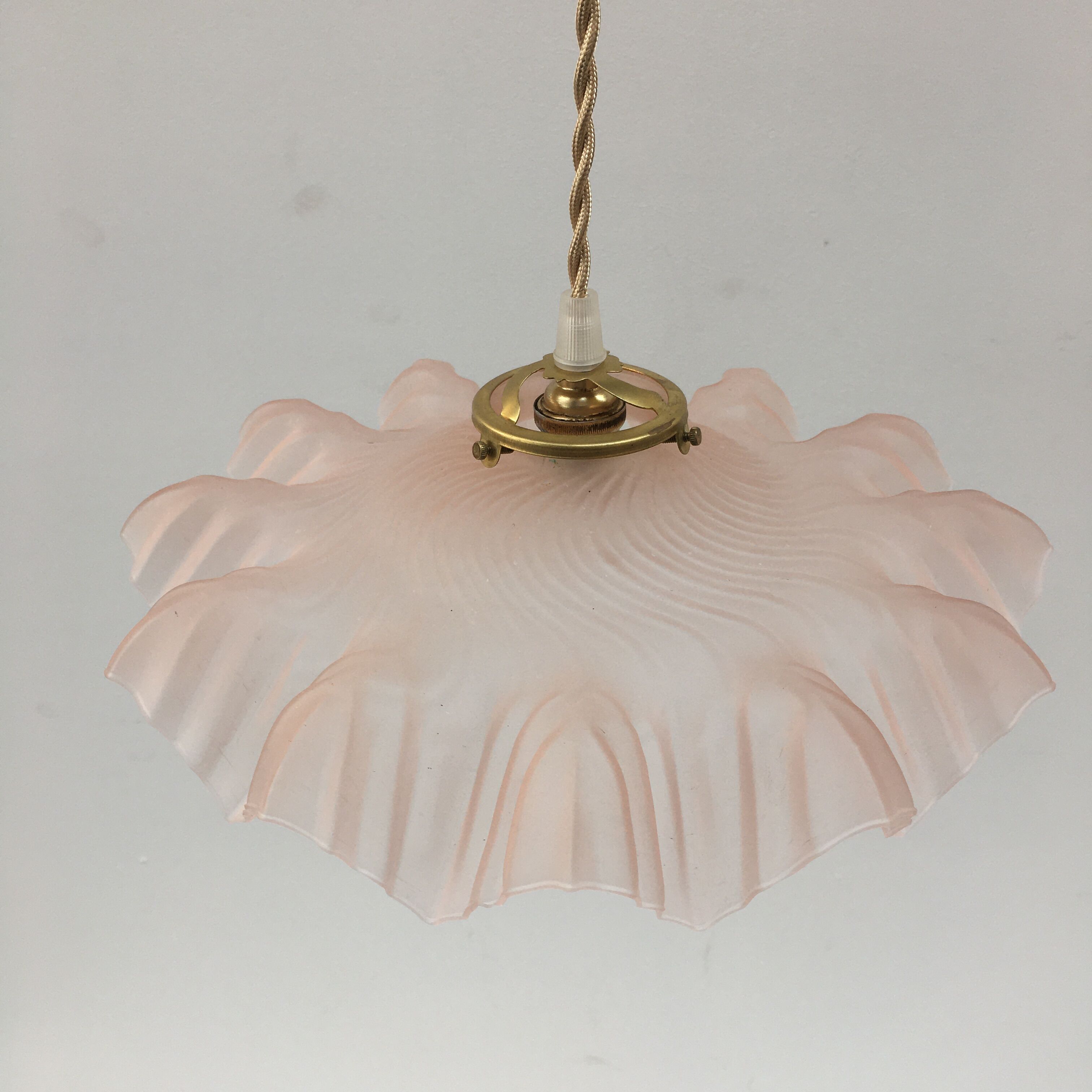 Vintage flake suspension in pale pink transparent glass