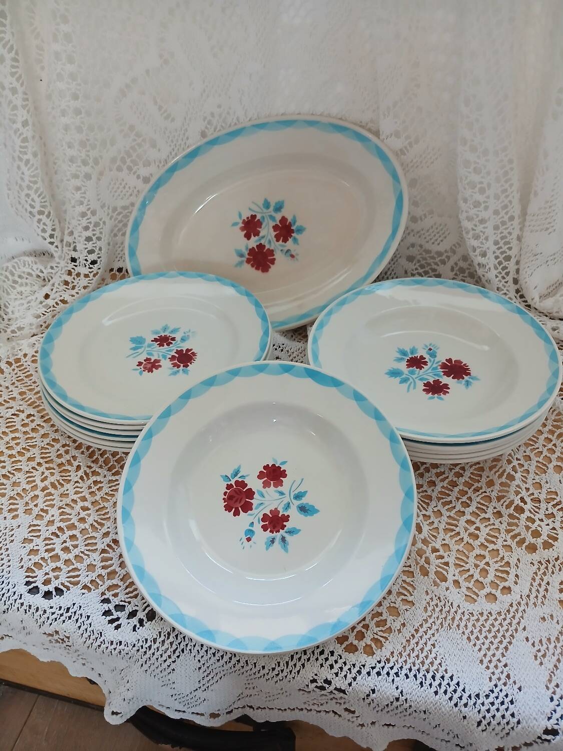 Lot of 12 Moulin des loups plates and dish