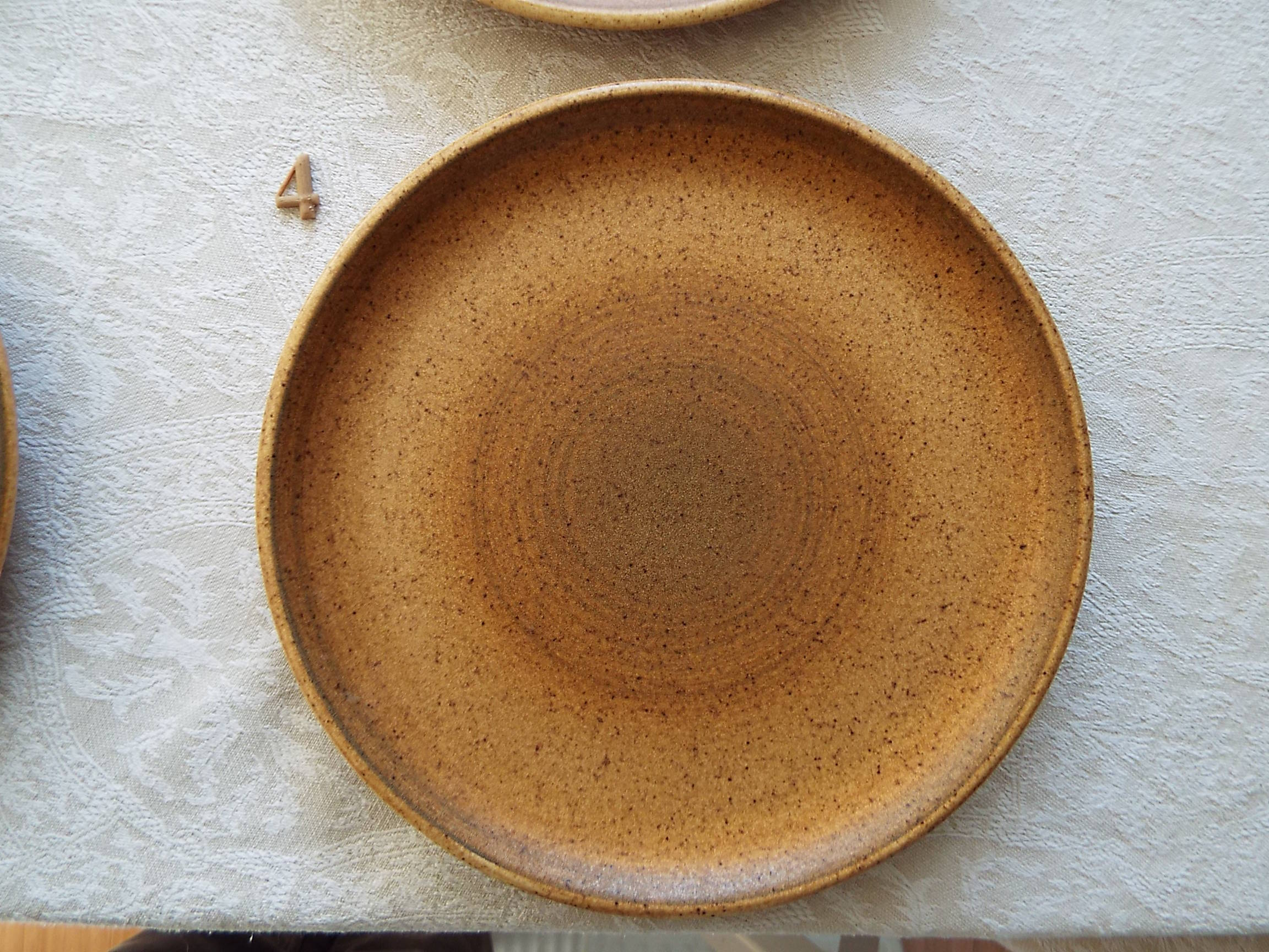 4 flat plates in Longchamp stoneware