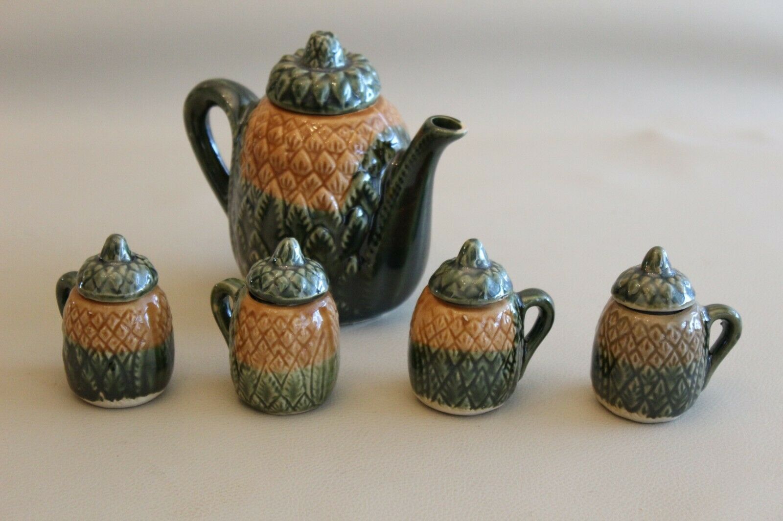 Tea and coffee service 4 cups with lid + teapot 0.5L vegetable form