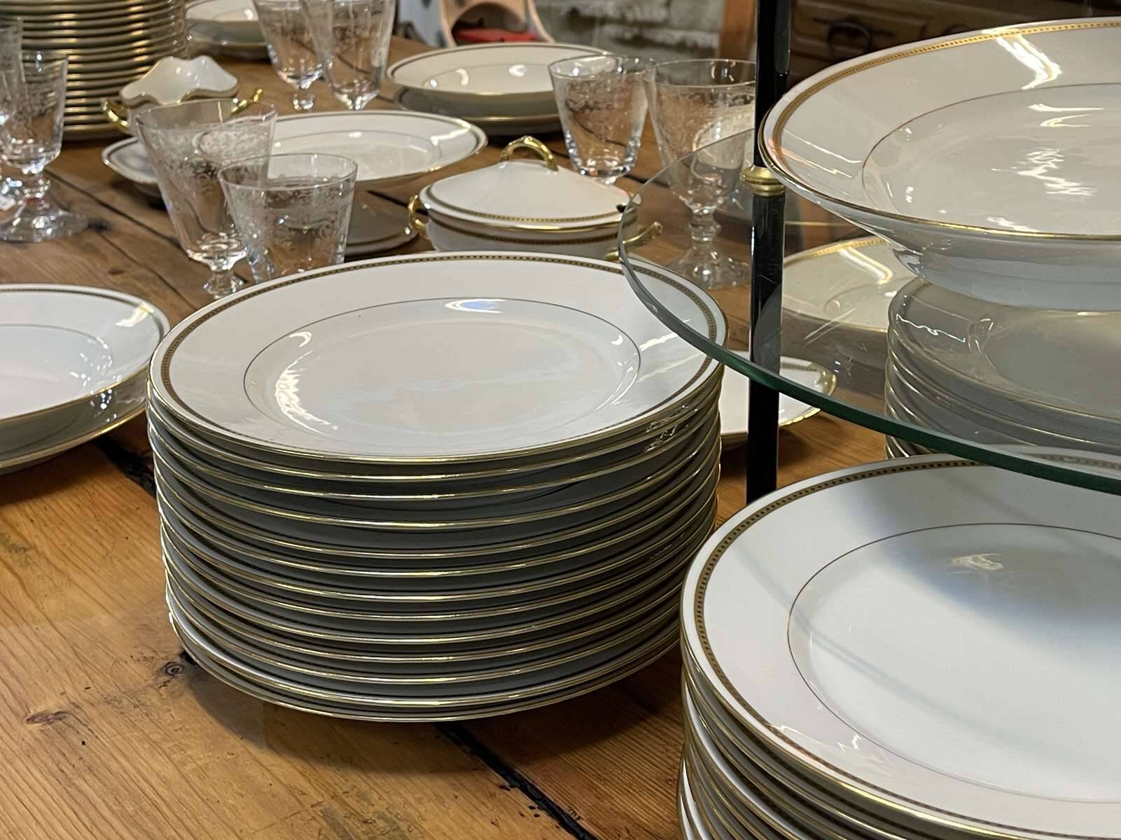 Service en porcelaine de Limoges - 107 pièces - années 1960