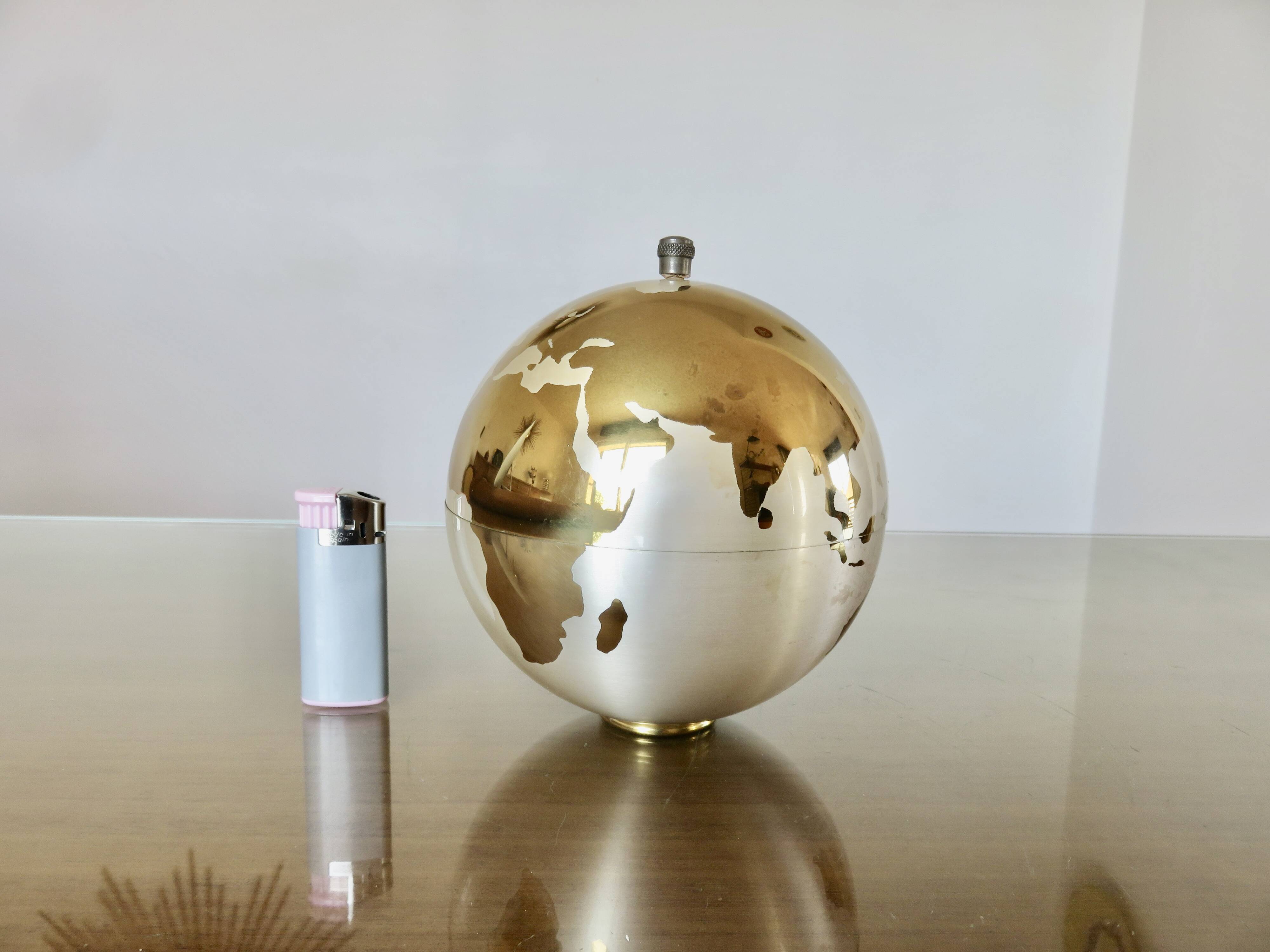 Large terrestrial globe, cigarette dispenser, brass, 1960 - 1970