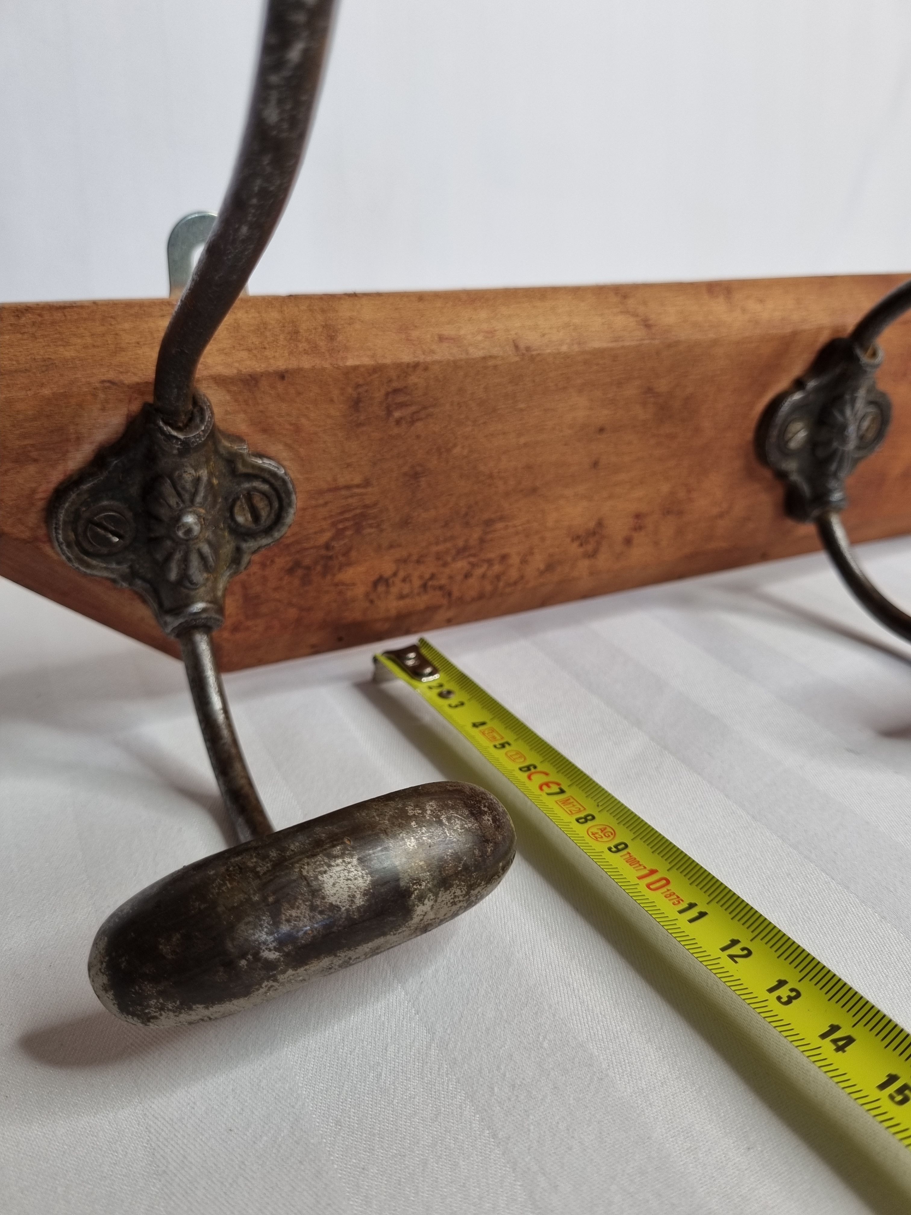 Wall rack "bistro" in metal and wood, 1900, 3 hooks