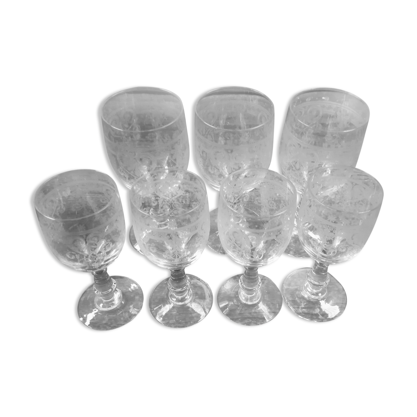 Set of 7 glasses cut with hearts and scrolls