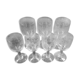 Set of 7 glasses cut with hearts and scrolls