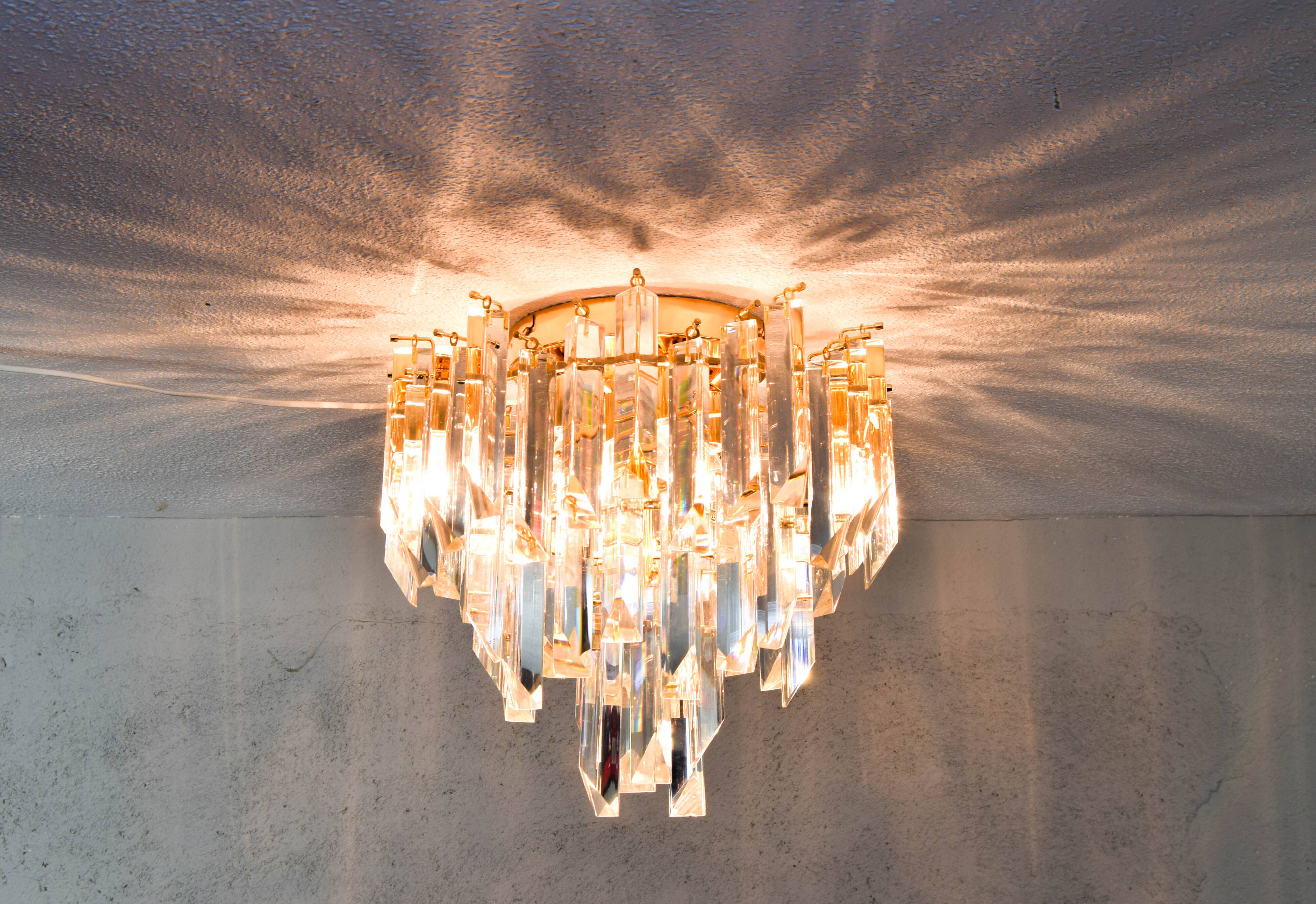Mid-century modern Italian Venini chandelier in Murano glass Triedri