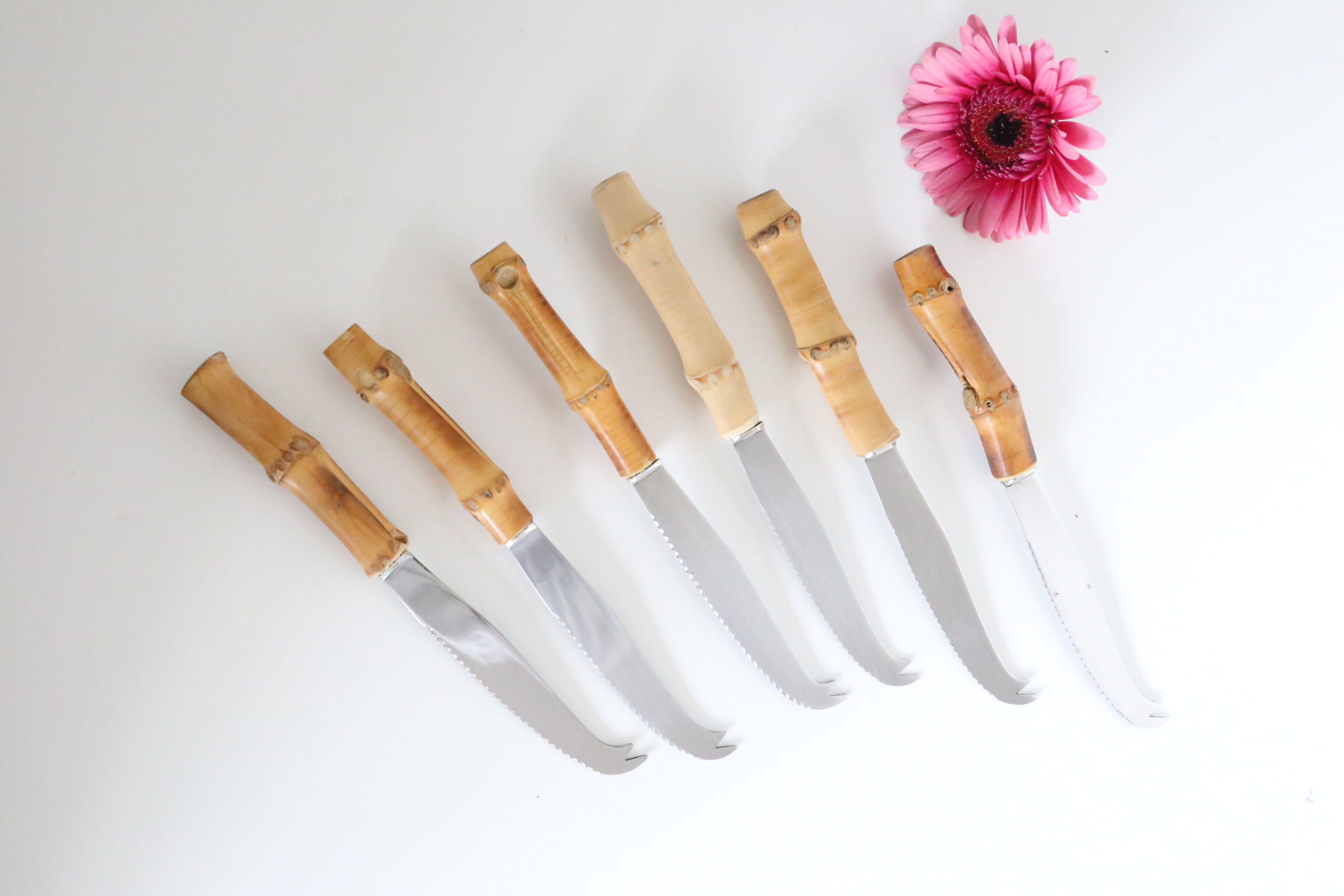 Service of 6 cheese knives, stainless blade and real rattan handle, vintage