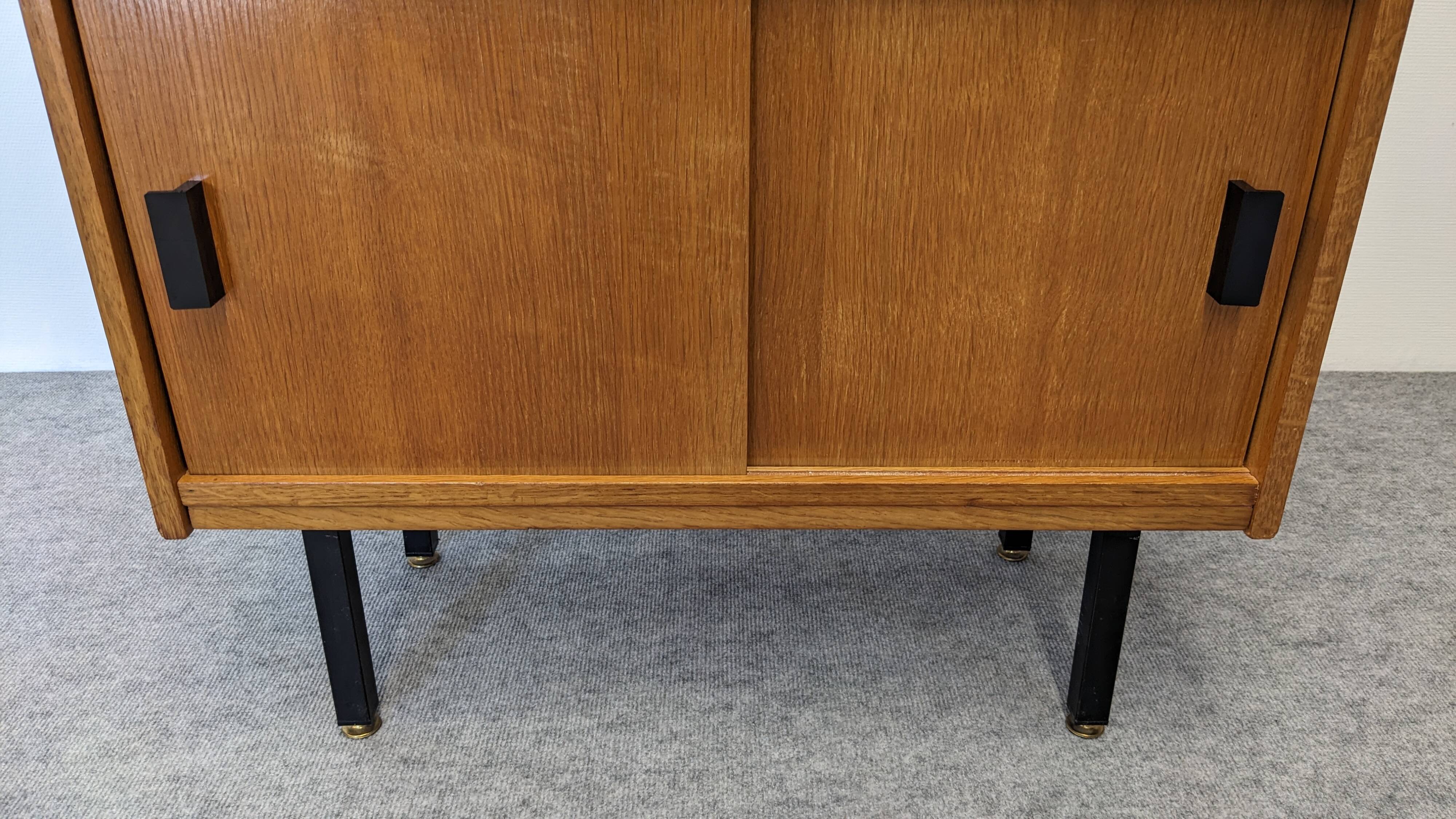 Modernist bookcase in blond oak, 1950s-1960s