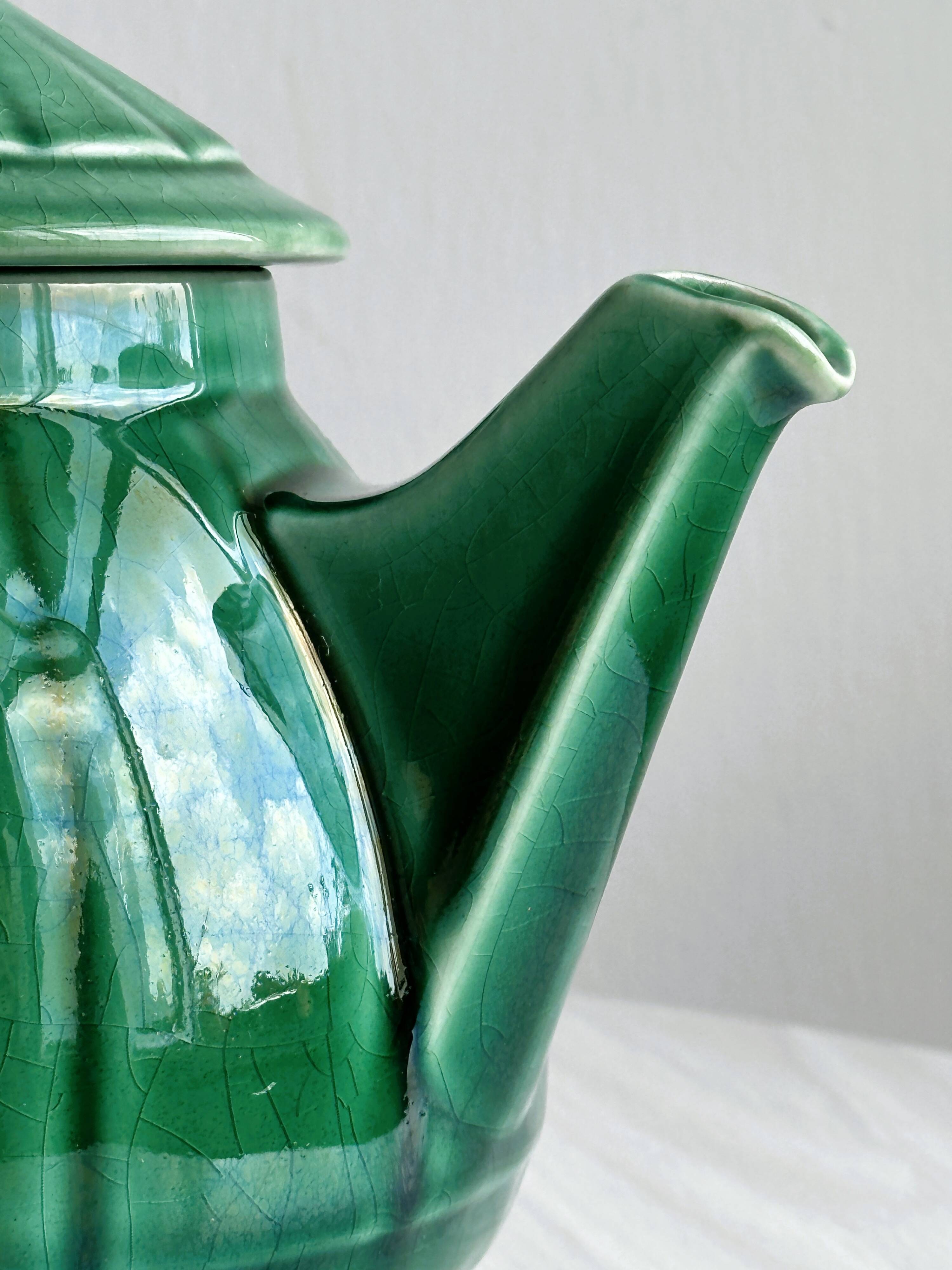 Ceramic teapot, bright green.
