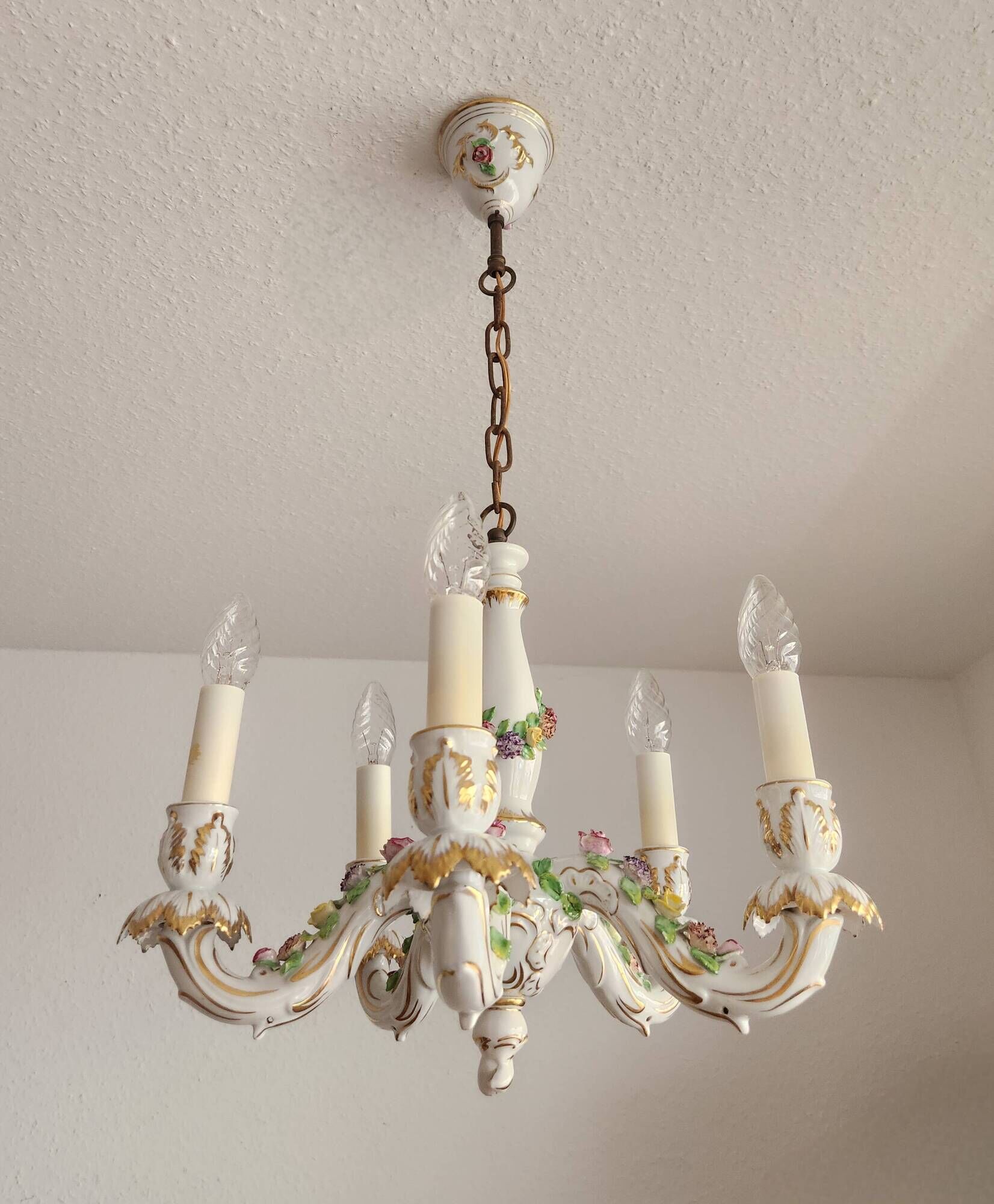 Handgeformt vergoldet vintage Porzellan Kronleuchter Capodimonte 1960er