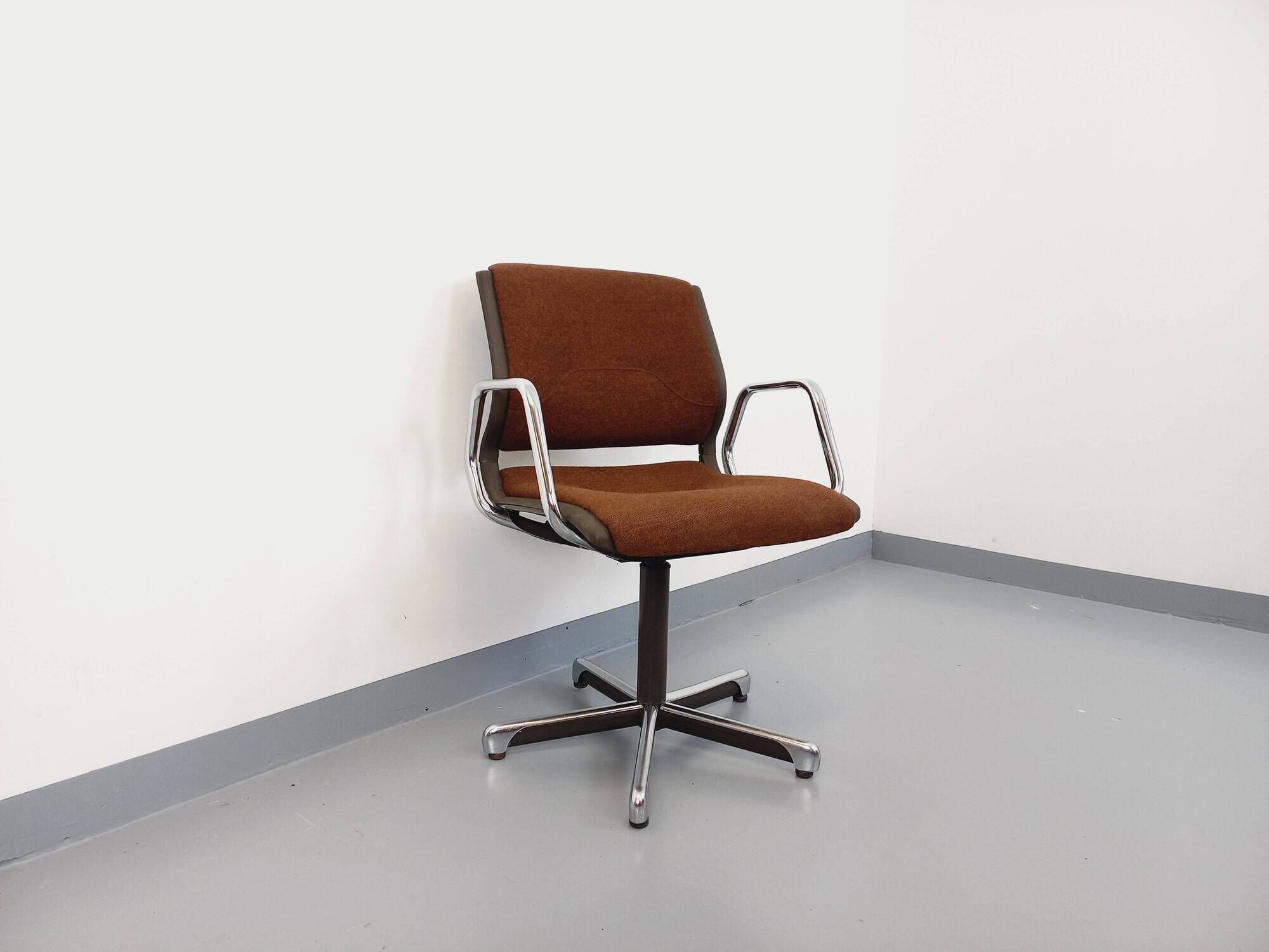 Vintage Steelcase Strafor office chair in chrome and fabric from the 70s