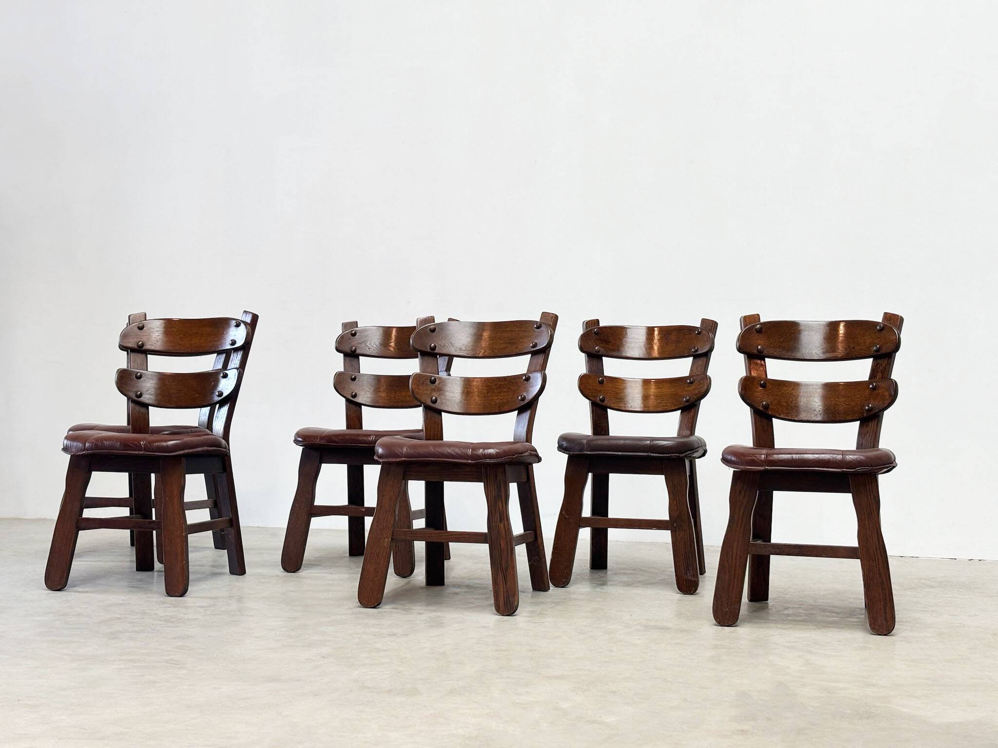 Ensemble de six chaises de salle à manger brutalistes françaises