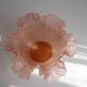 Vase en verre givré rose