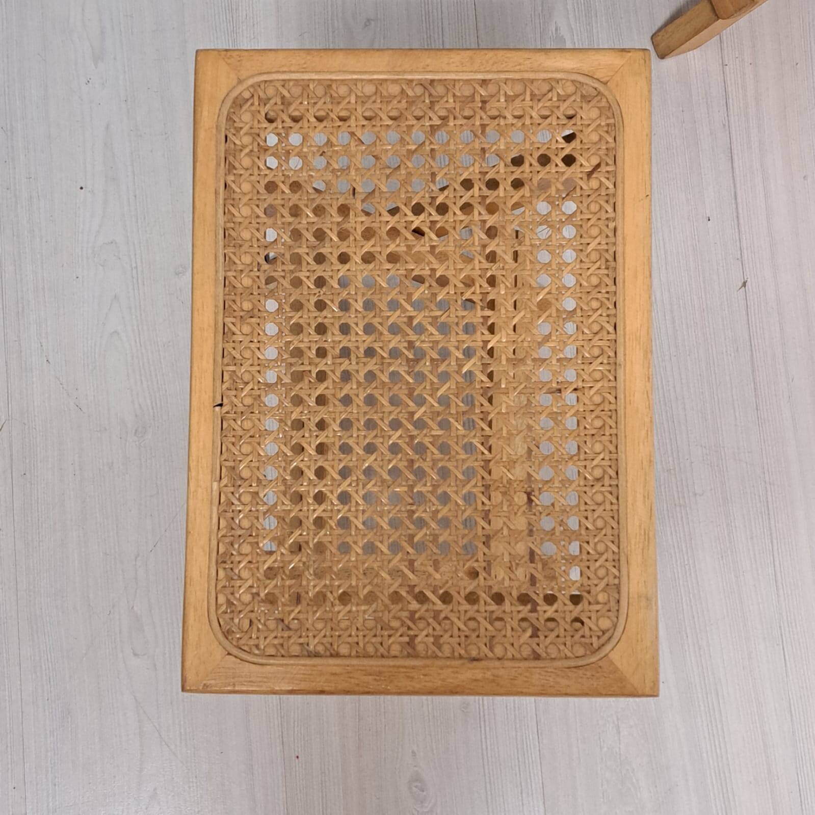 Cinq tabourets viennois vintage en paille