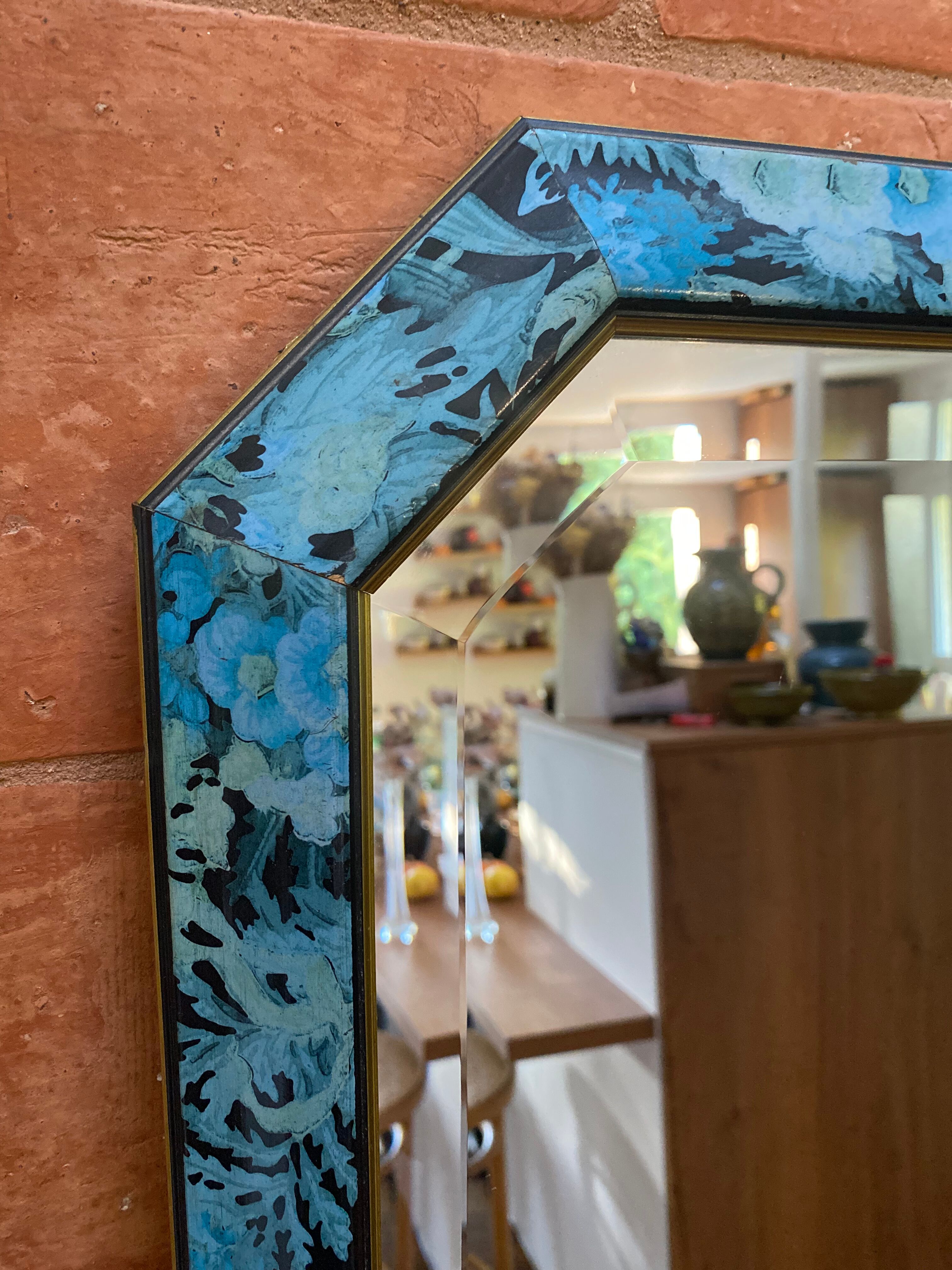 Old octagonal mirror beveled in painted wood, 68x48 cm