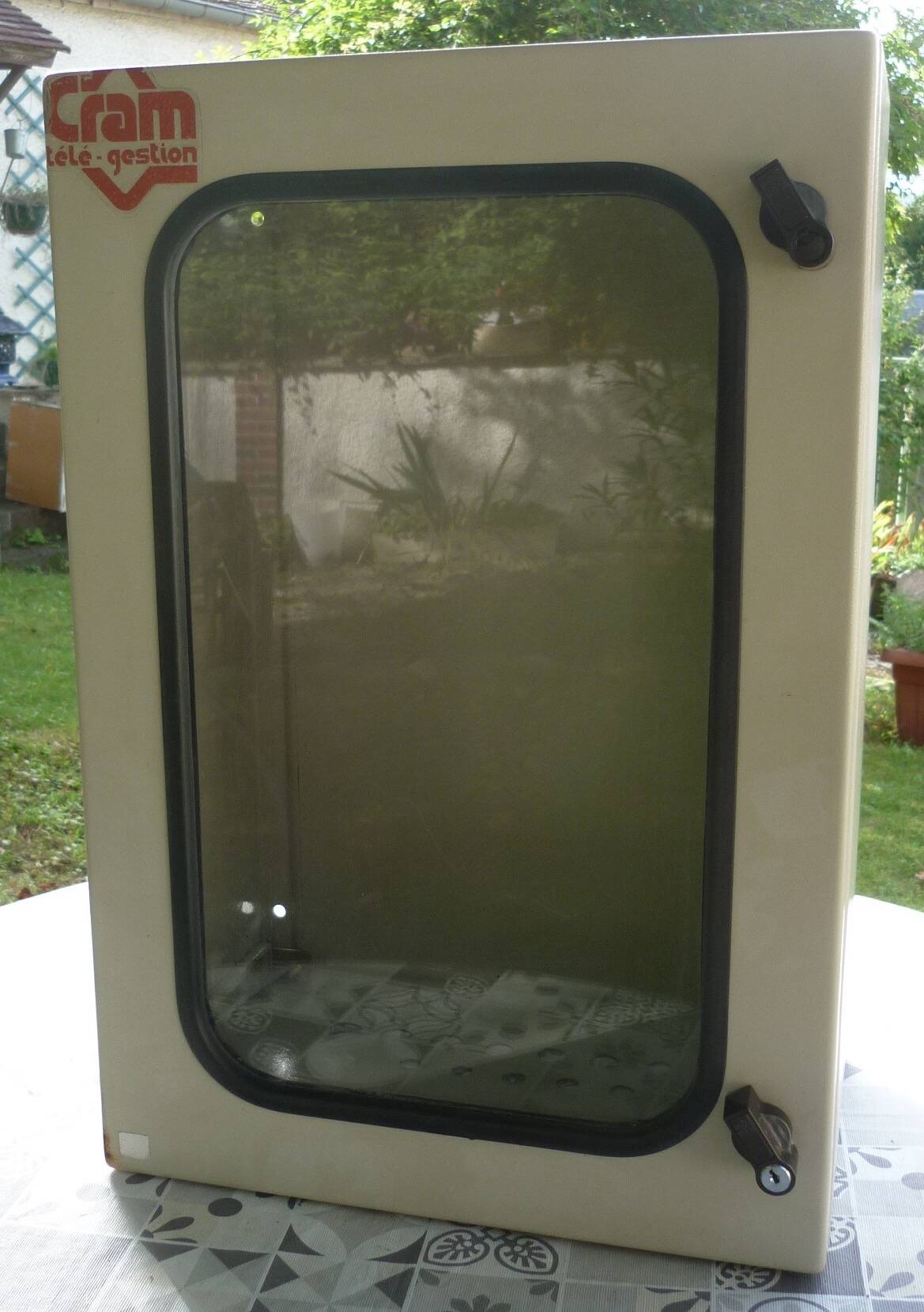 Sarel wall-mounted cabinet