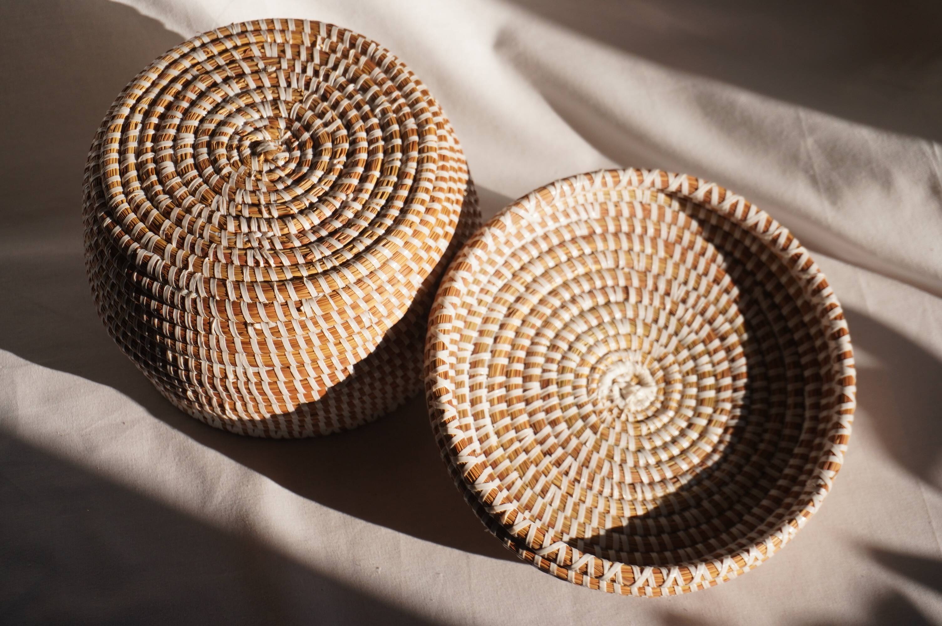 Panier en paille avec couvercle