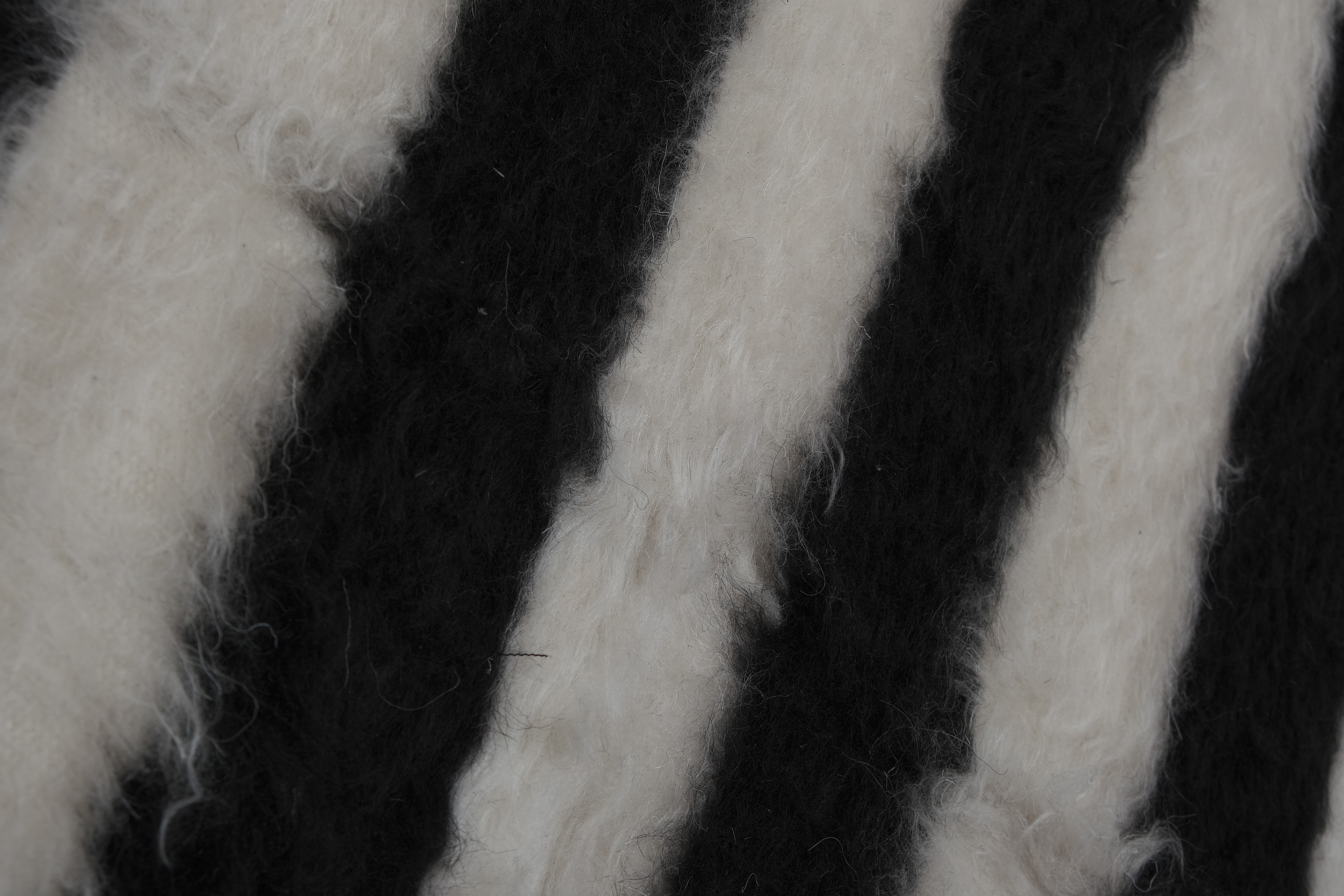 Vintage Turkish rug from Oushak, hand-woven 223x239 cm