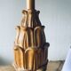Lampe en bois sculpté