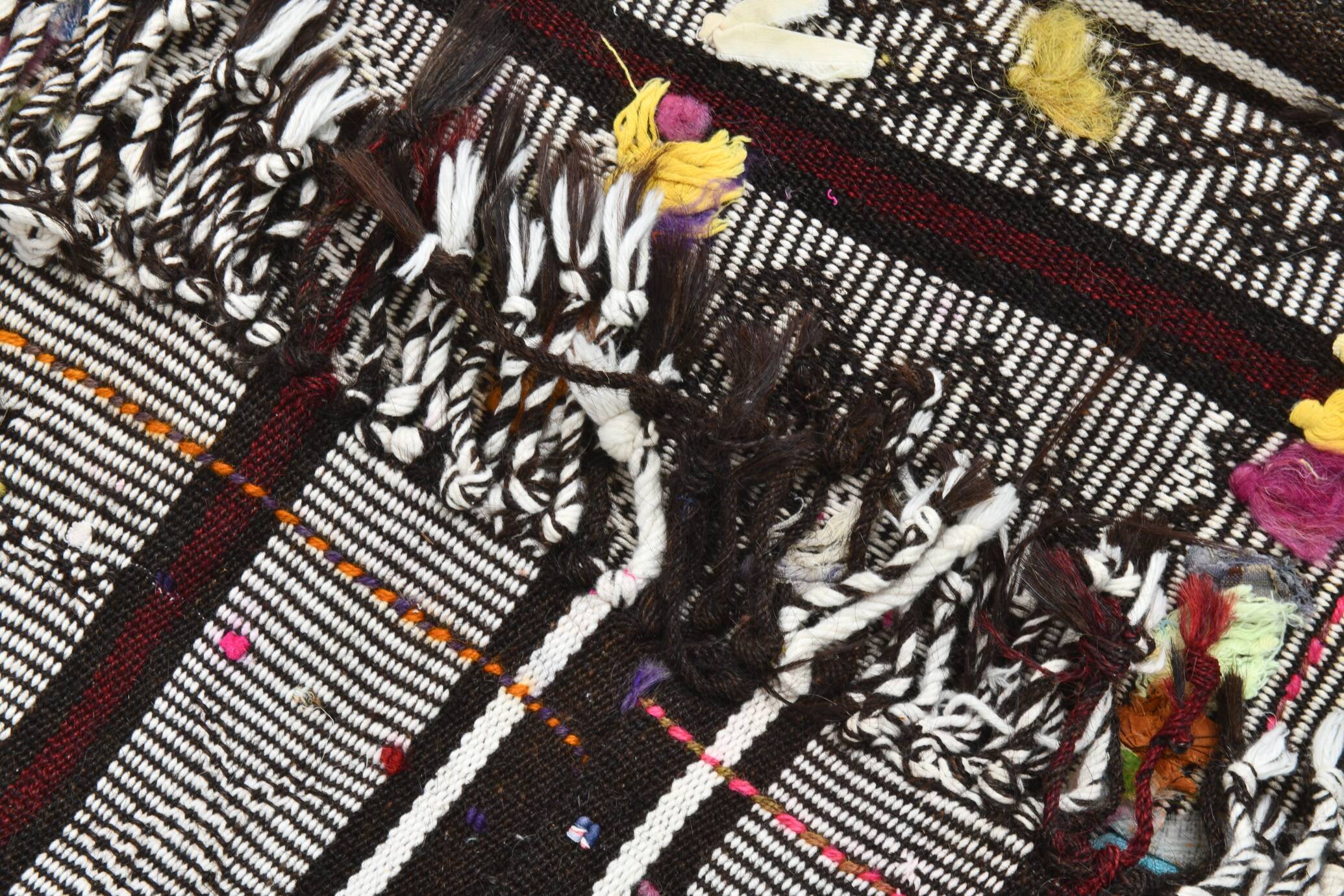 Tapis kilim turc blanc et noir