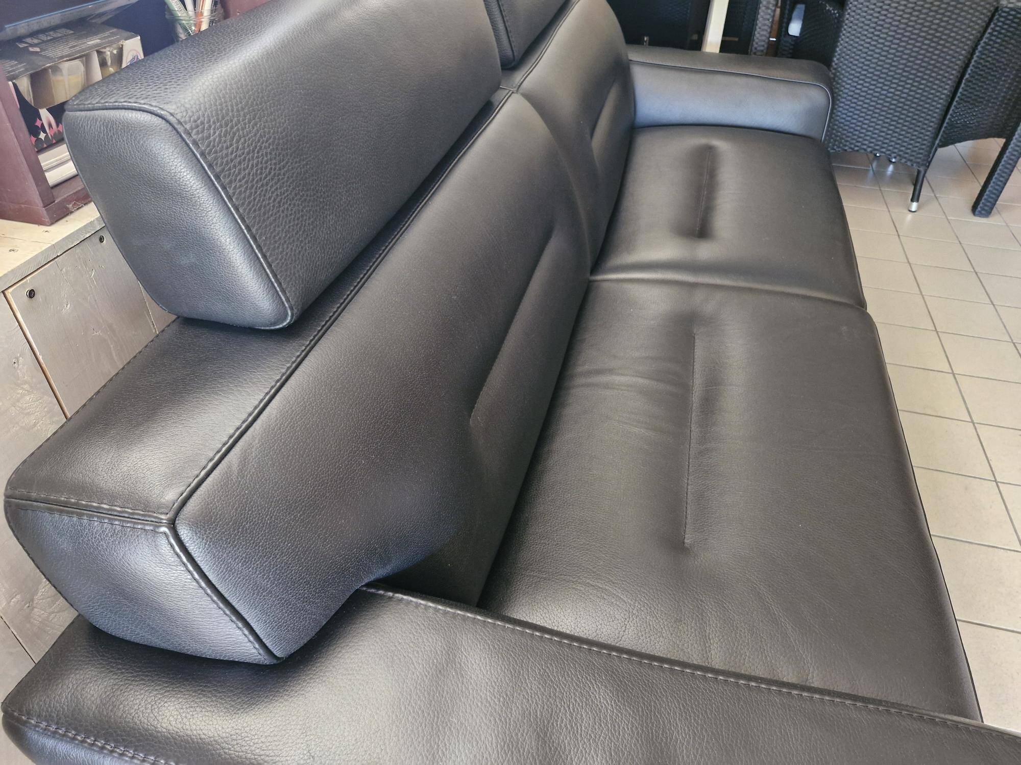 "Pulsation" canapé Roche Bobois, with headrests, black leather.