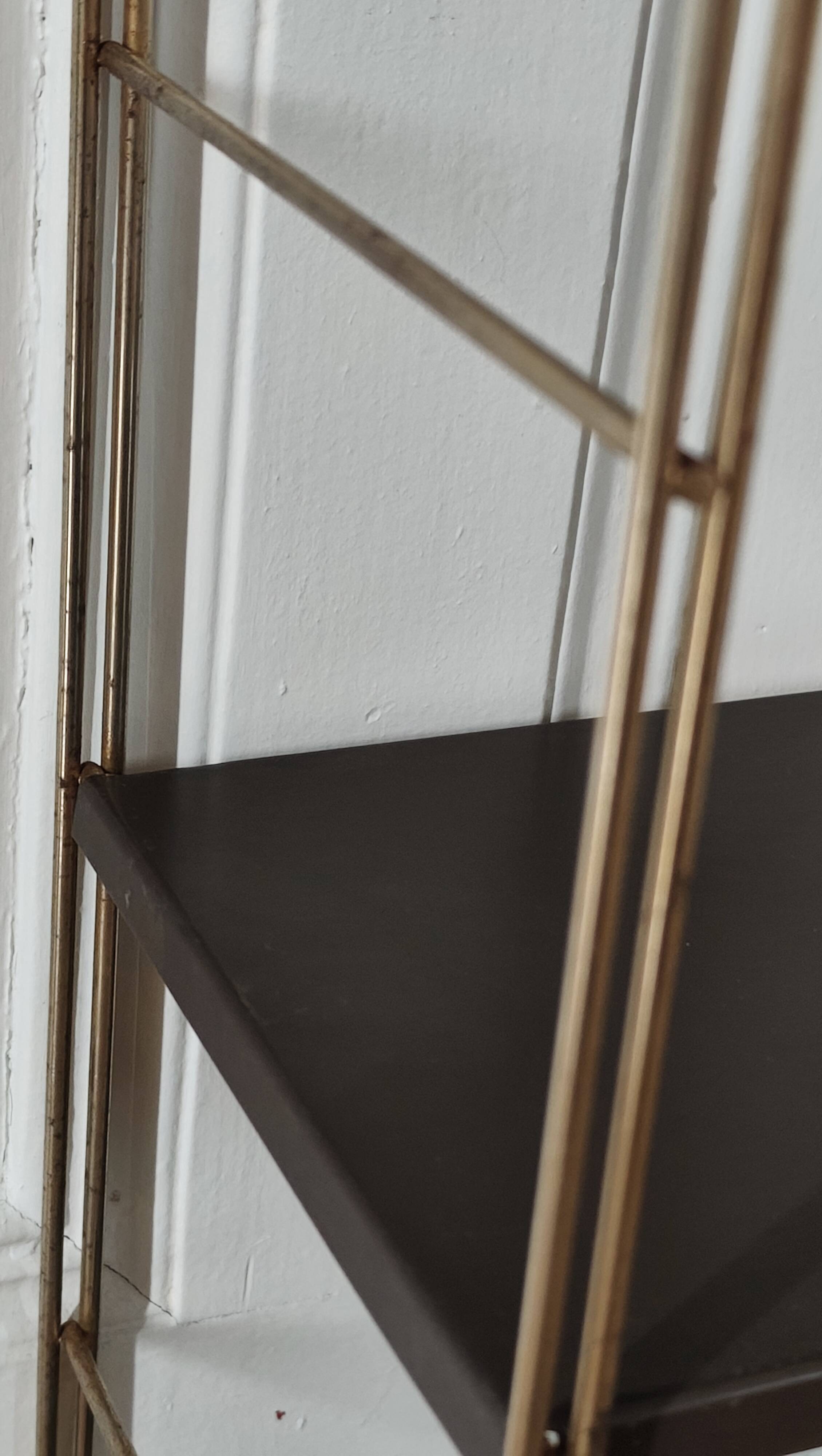 String shelf from the 60s, brown.