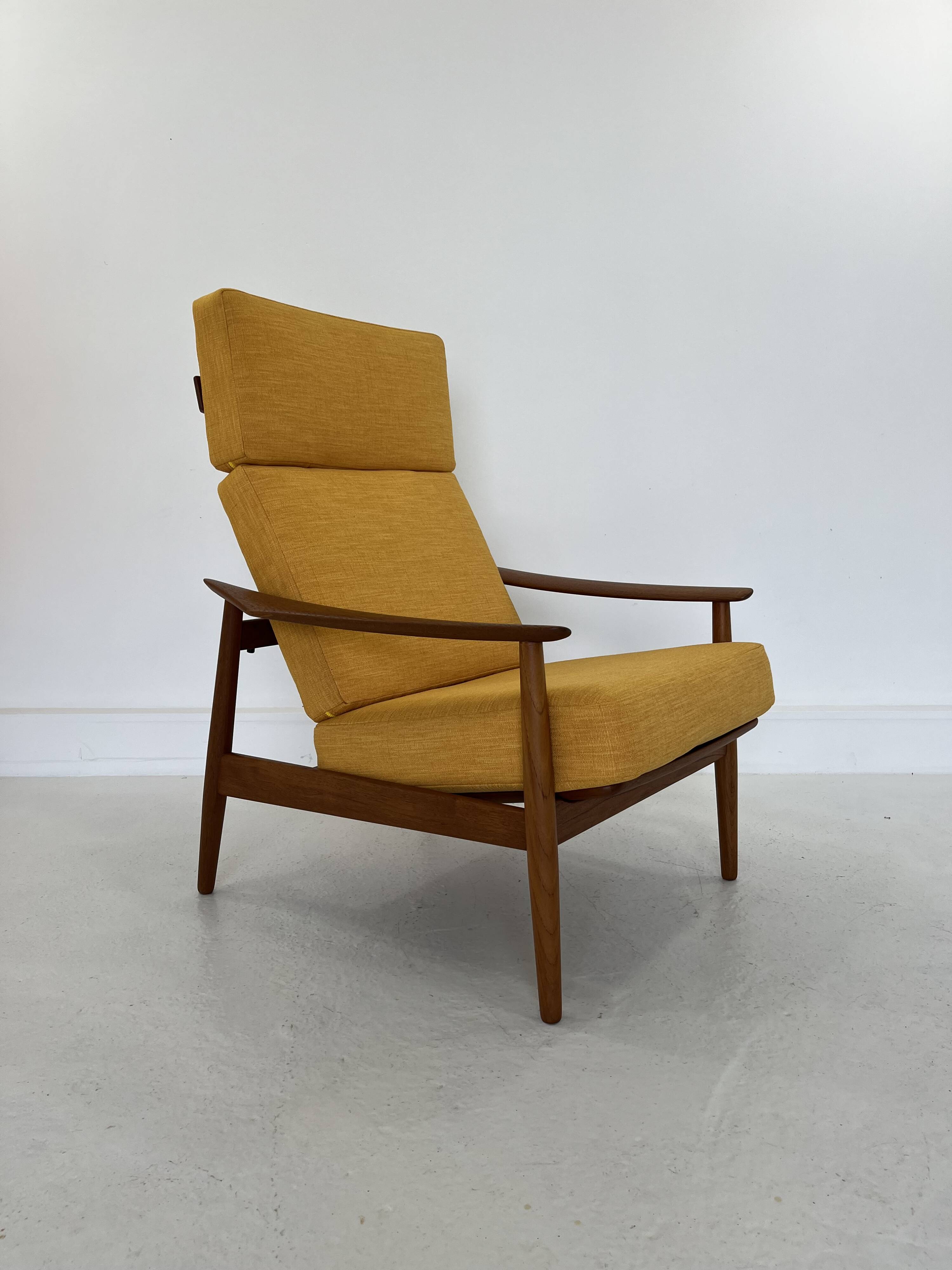 Fauteuil FD 164 en teck par Arne Vodder pour France & Son